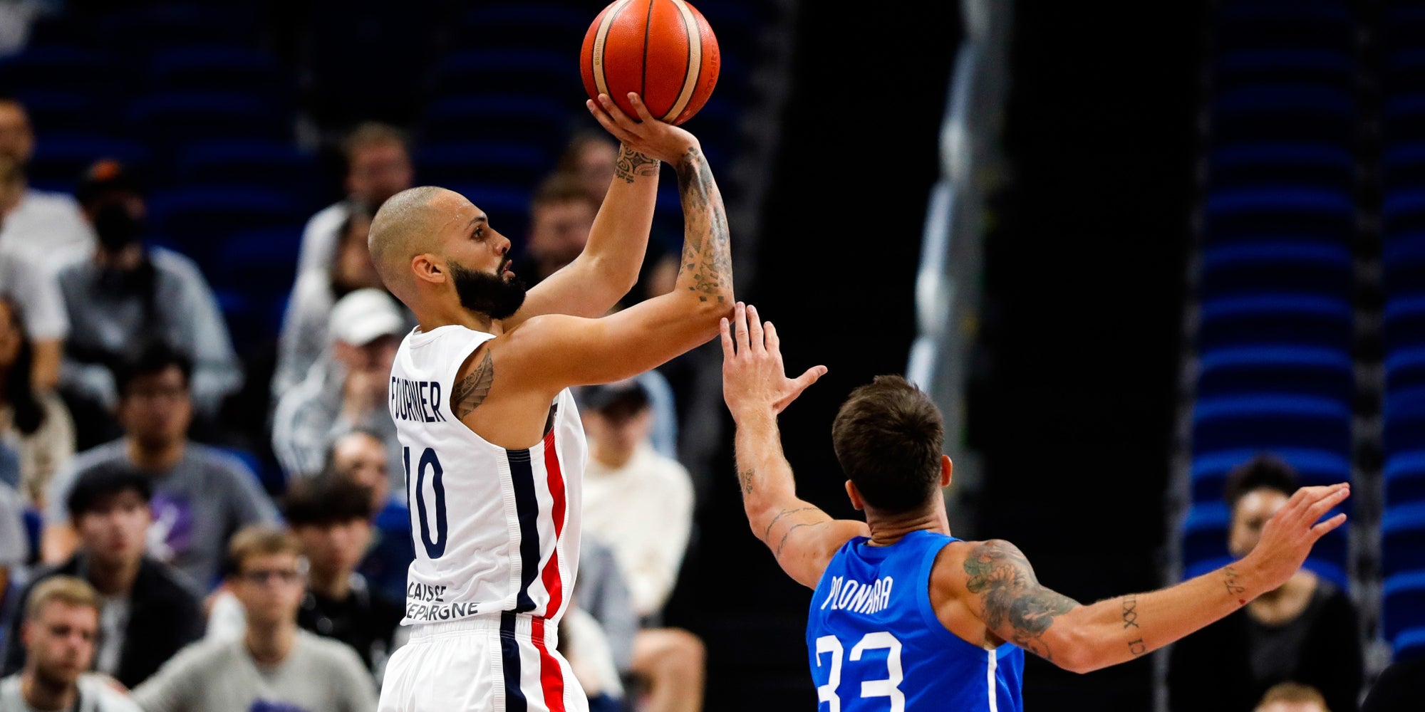 Evan Fournier lors du match France - Italie en quart de finale de l'EuroBasket, à Berlin, le 14 septembre 2022.