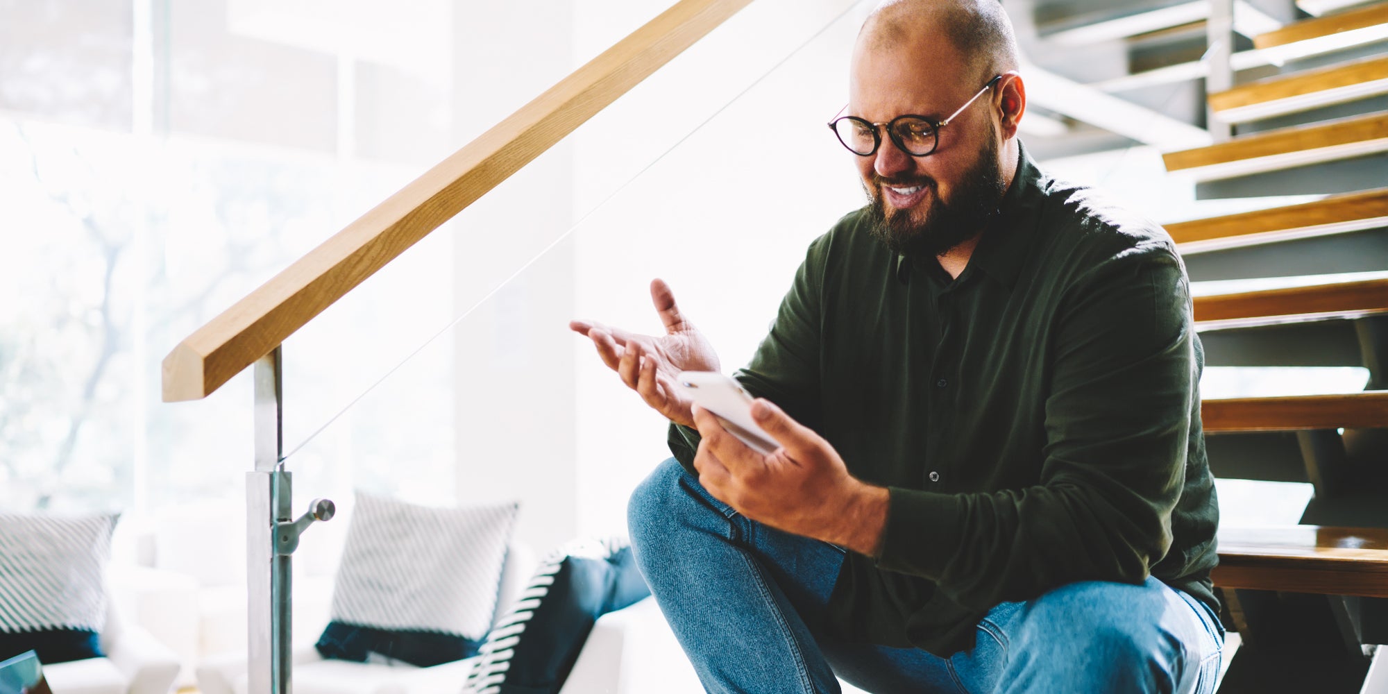 Marre de ne capter le wifi qu'à certains endroits précis (et pas toujours très confortables) de la maison ? Alors optez pour un répéteur !