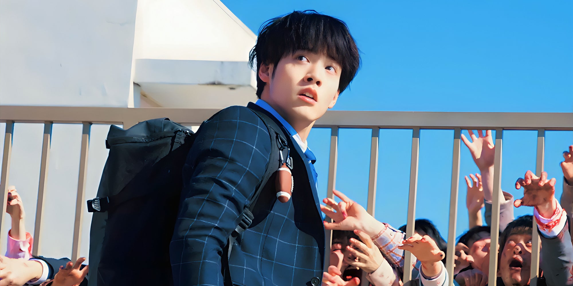 Pour le jeune Akira (Eiji Akaso), l'apocalypse zombie est la plus belle des opportunités dans "Zom 100 : La liste de la mort". 