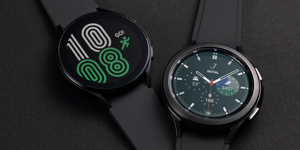 La Galaxy Watch4 Classic (à droite) serait la dernière du genre, laissant place à un modèle Pro sur la prochaine génération de montres connectées Samsung.