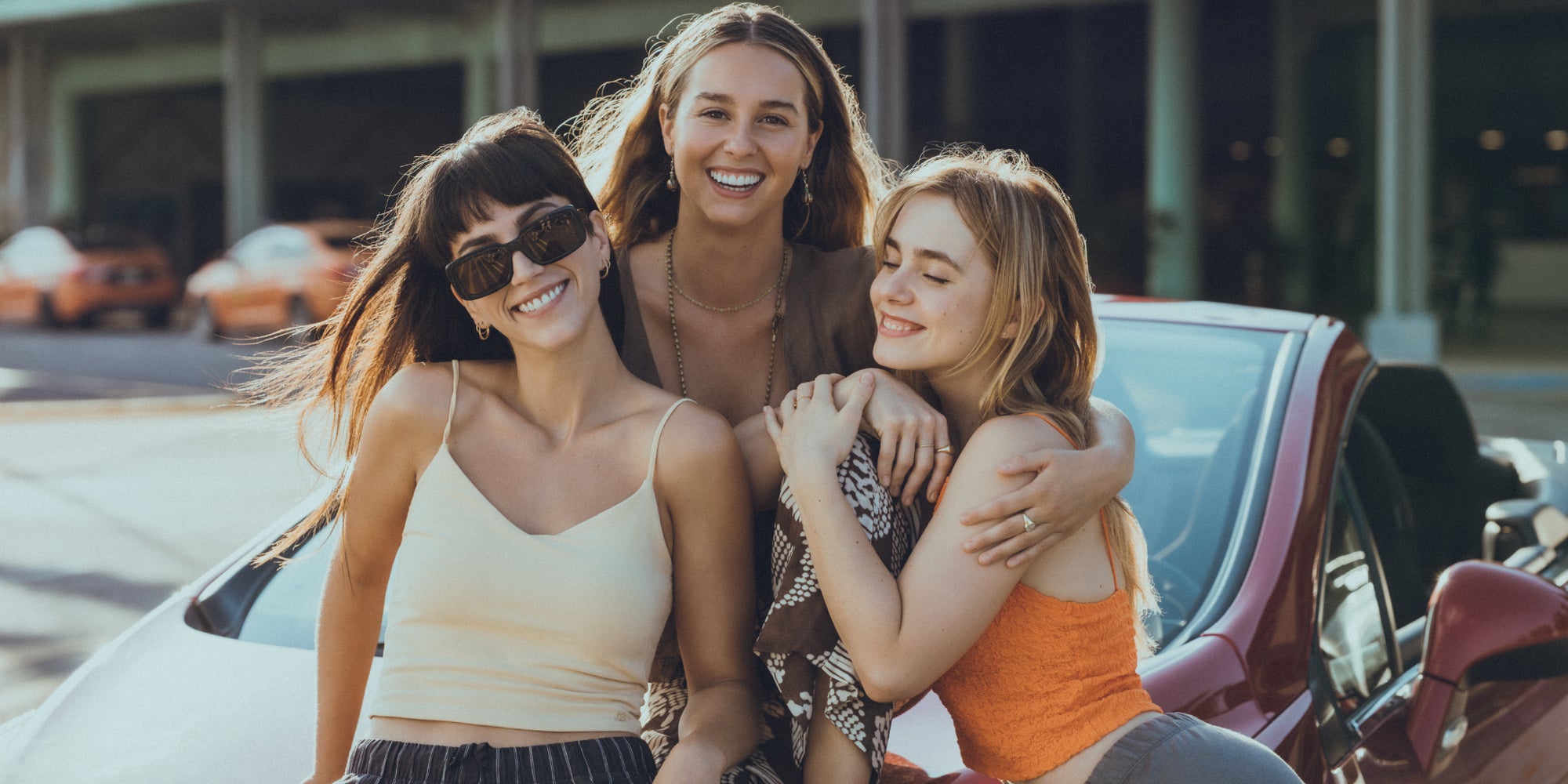 Claudia Salas (Paula), Paula Usero (Cris), et Clara Galle (Elena) dans "Esa Noche".  