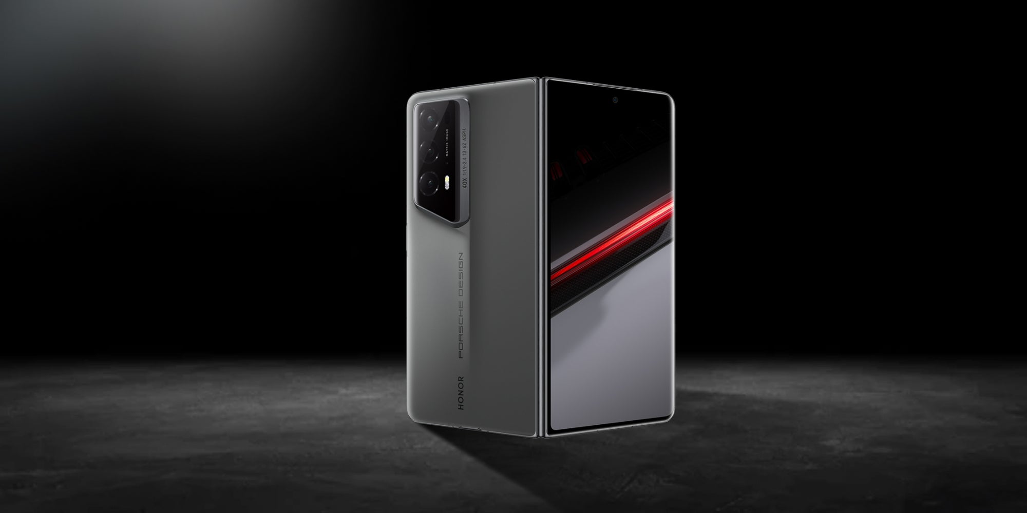 Fruit d'une collaboration entre le constructeur automobile et le fabricant de smartphones, le Porsche Design HONOR Magic V2 se dévoile en images. 