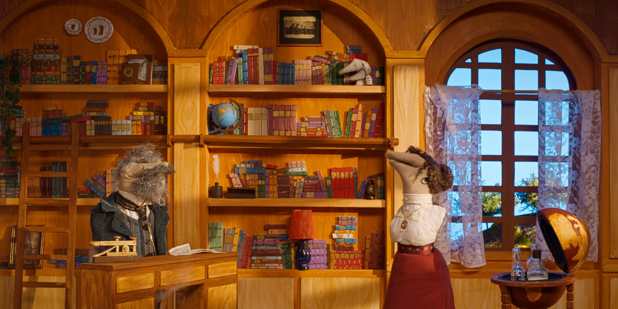 Après leur épisode "L'invention du téléphone", Dédo et Yacine Belhousse reviennent pour un long-métrage "L’Histoire racontée par des chaussettes".