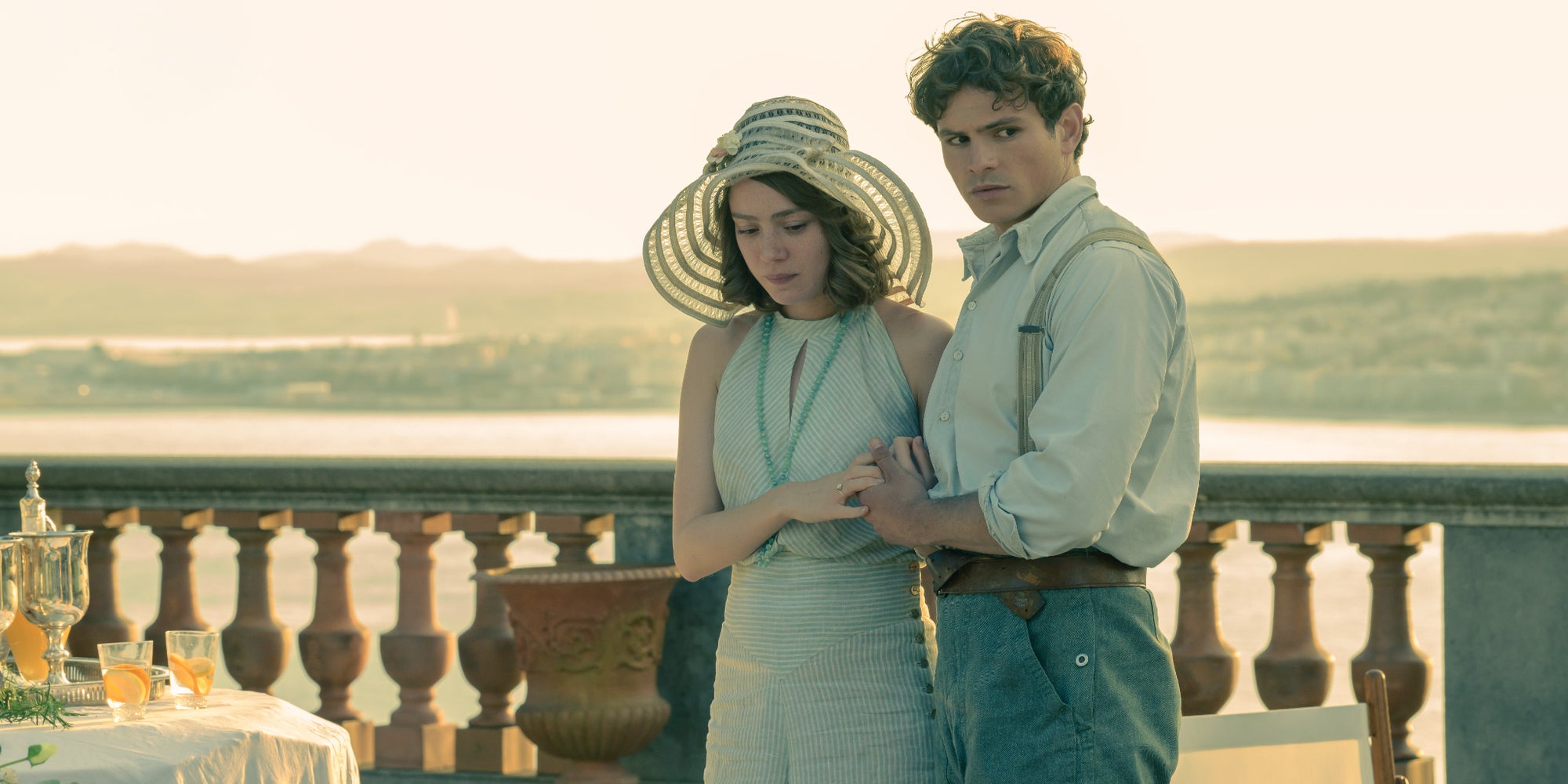 Victoria Eber (Angèle) et Antoine Simony (Gabriel), deux personnages clés de "L'été 36".