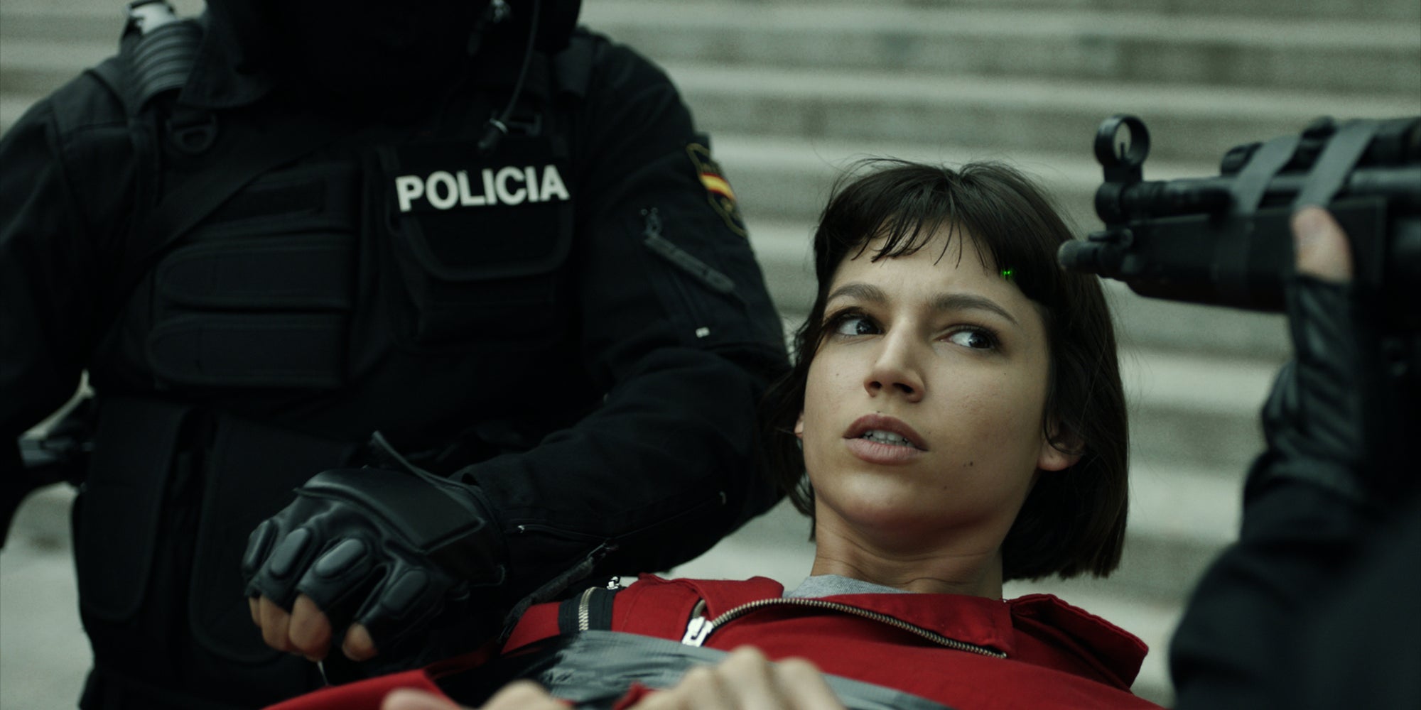 Tokyo semble se demander quelles boulettes elle va encore pouvoir faire dans la saison 4 de La Casa de Papel...