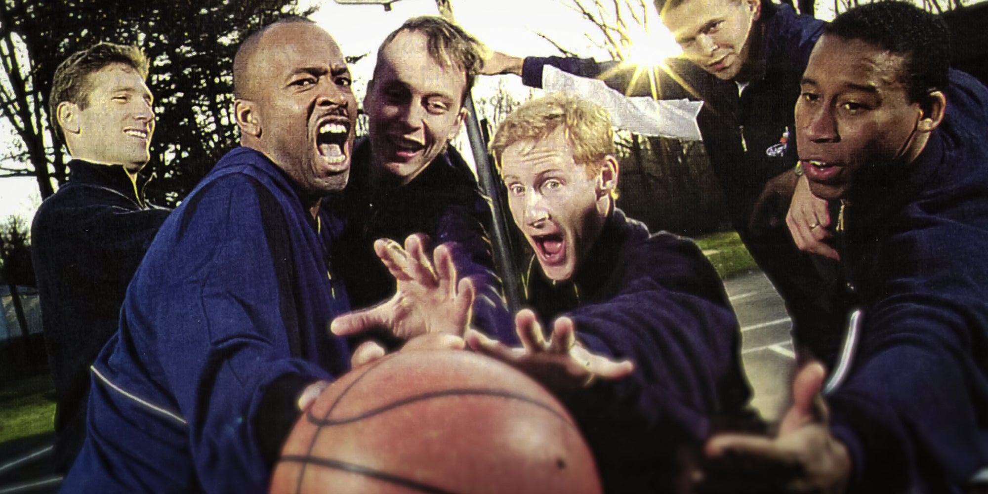 Quand une marque de vêtements a fait de joueurs de streetball des légendes, dans l'épisode "AND1 et l’âge d’or du streetball" de "L'Envers du sport".