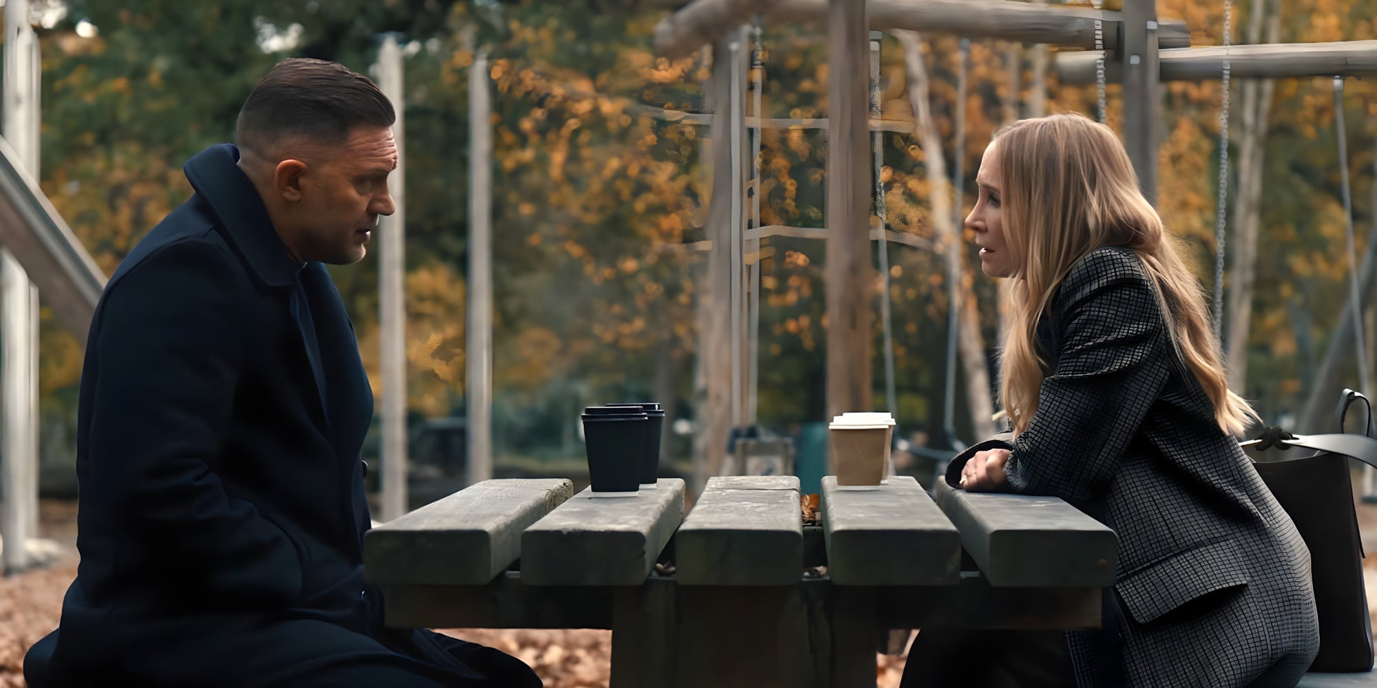 Tom Hardy et Joanne Froggatt dans la saison 2 de "MobLand".
