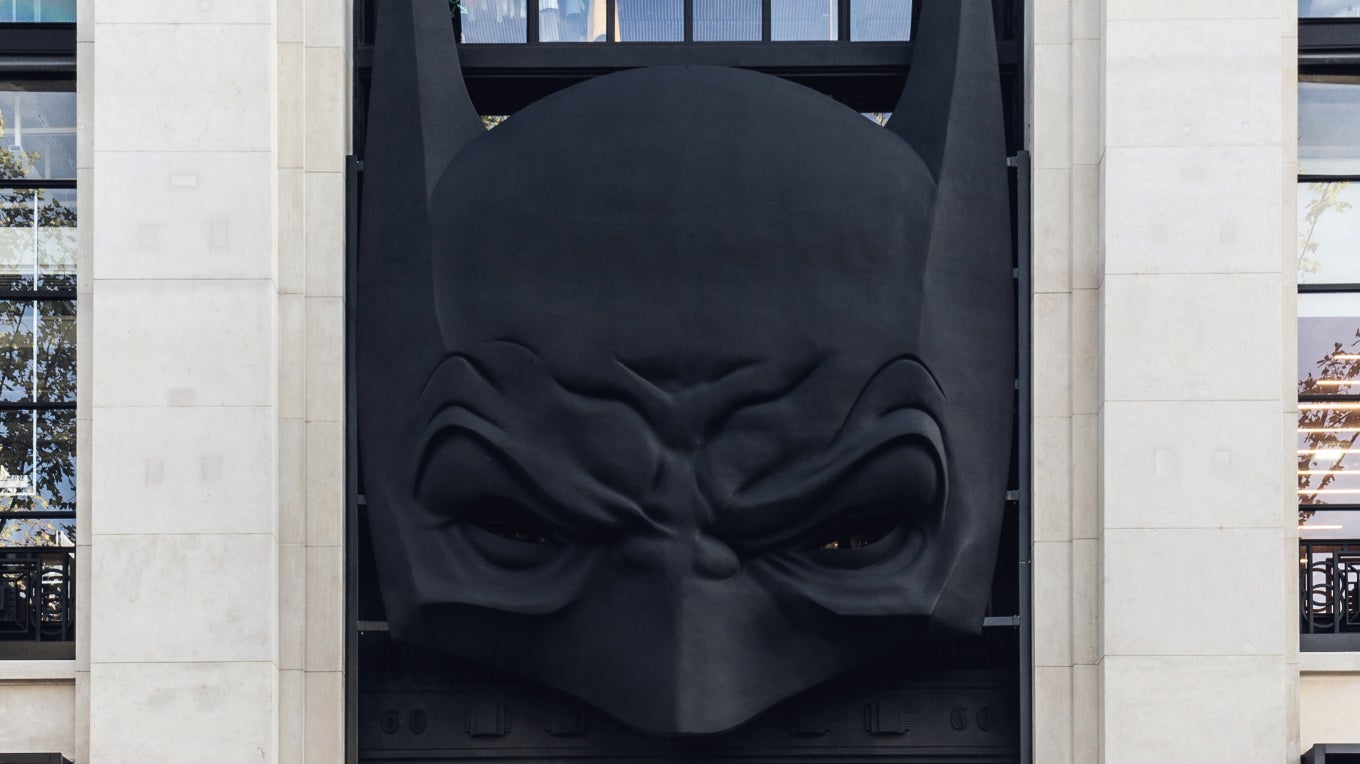 La Batcave sur les Champs-Élysées ? 