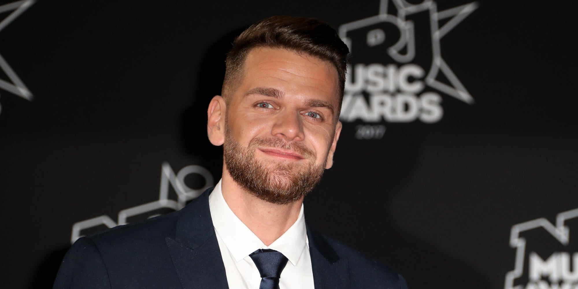 Le chanteur Keen'V sur le tapis rouge des NRJ Music Awards en 2017.