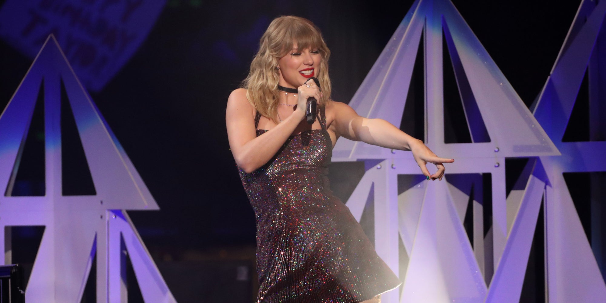 Taylor Swift sur la scène du Madison Square Garden pour l'événement "iHeartRadio's Z100 Jingle Ball", à New York, le 13 décembre 2019.