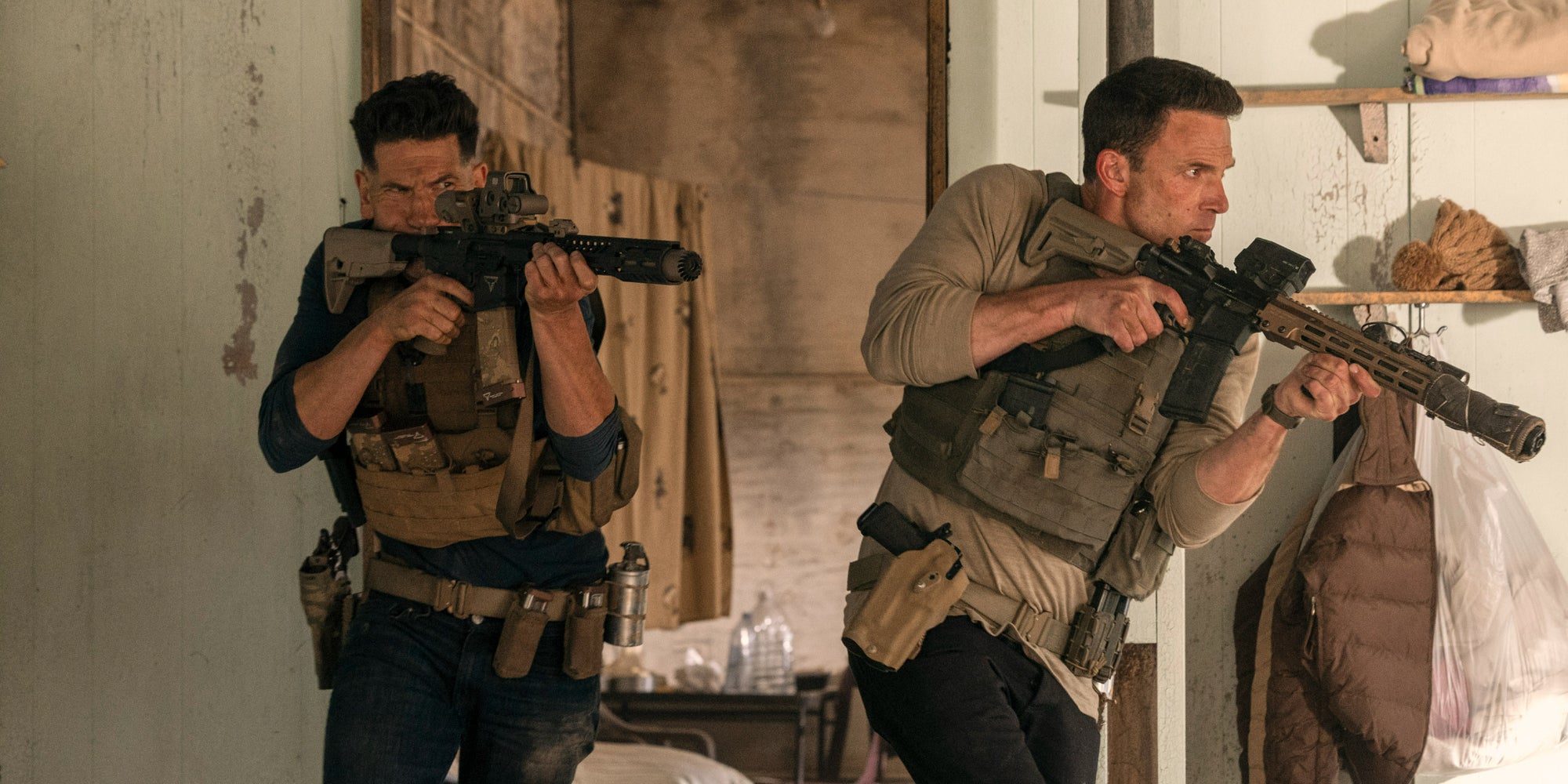 Jon Bernthal et Ben Affleck dans ''Mr Wolff 2'', à voir dès maintenant sur Prime Video. 