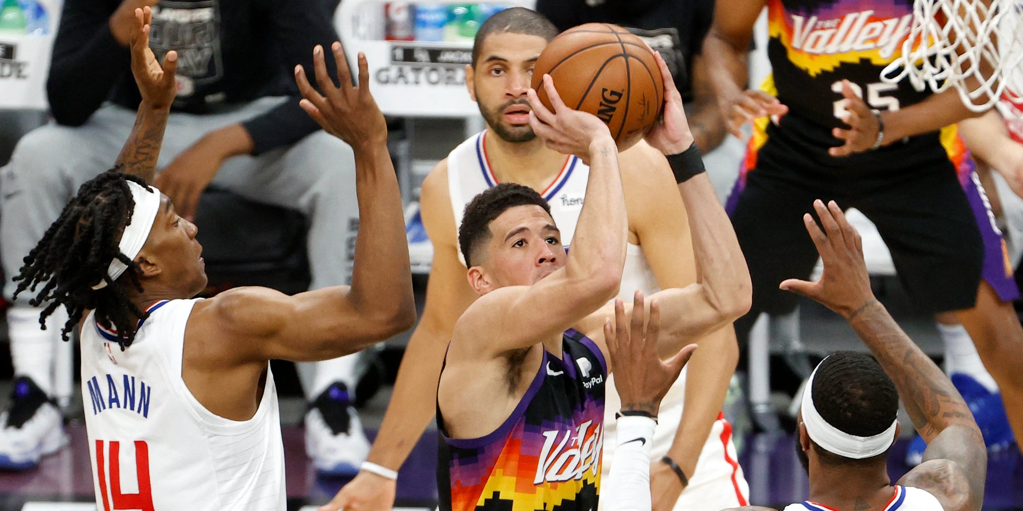 Devin Booker a brillé avec les Phoenix Suns face aux Los Angeles Clippers lors du Match 1 de la finale de conférence Ouest, à Phoenix, le 20 juin 2021.