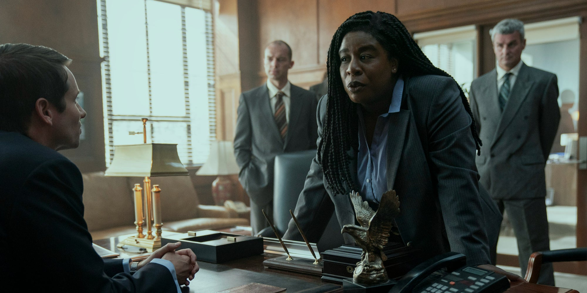 L'actrice américaine Uzo Aduba dans la série ''Painkiller'', disponible depuis le 10 août sur Netflix.