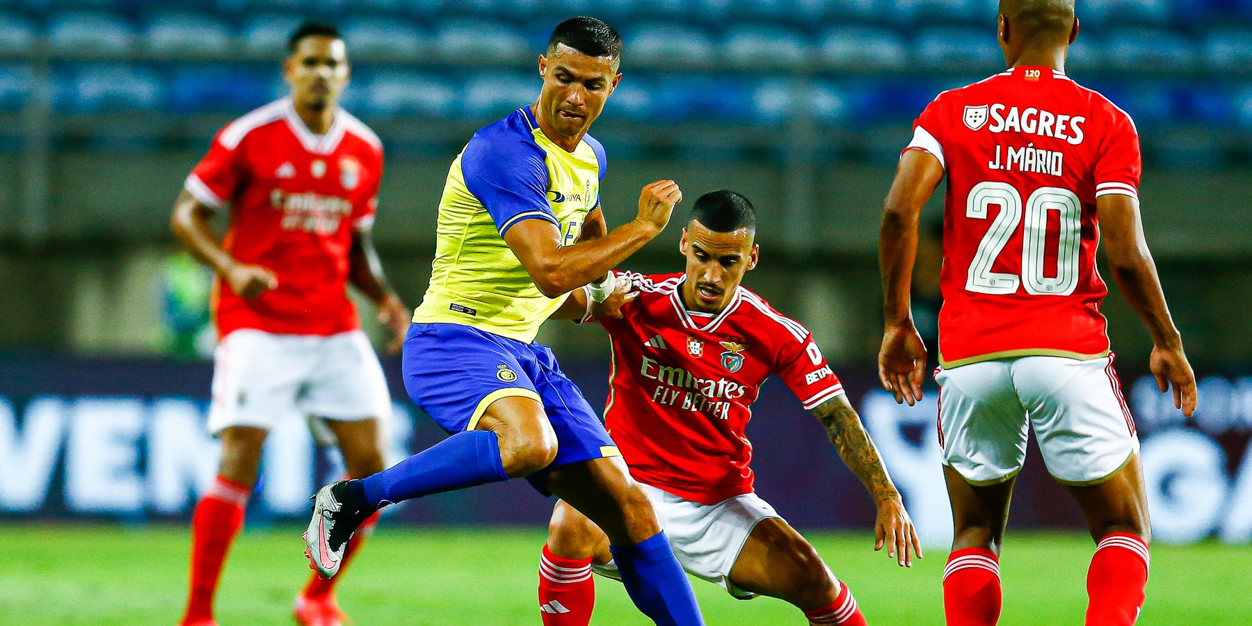 Cristiano Ronaldo en pleine action lors d'un match amical face à Benfica, le 20 juillet 2023 à Faro (Portugal).