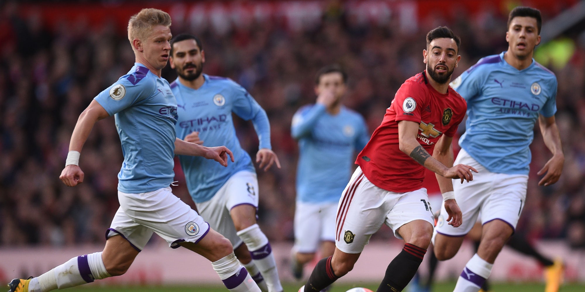 Les joueurs de Manchester United et Manchester City à la lutte, le 8 mars 2020