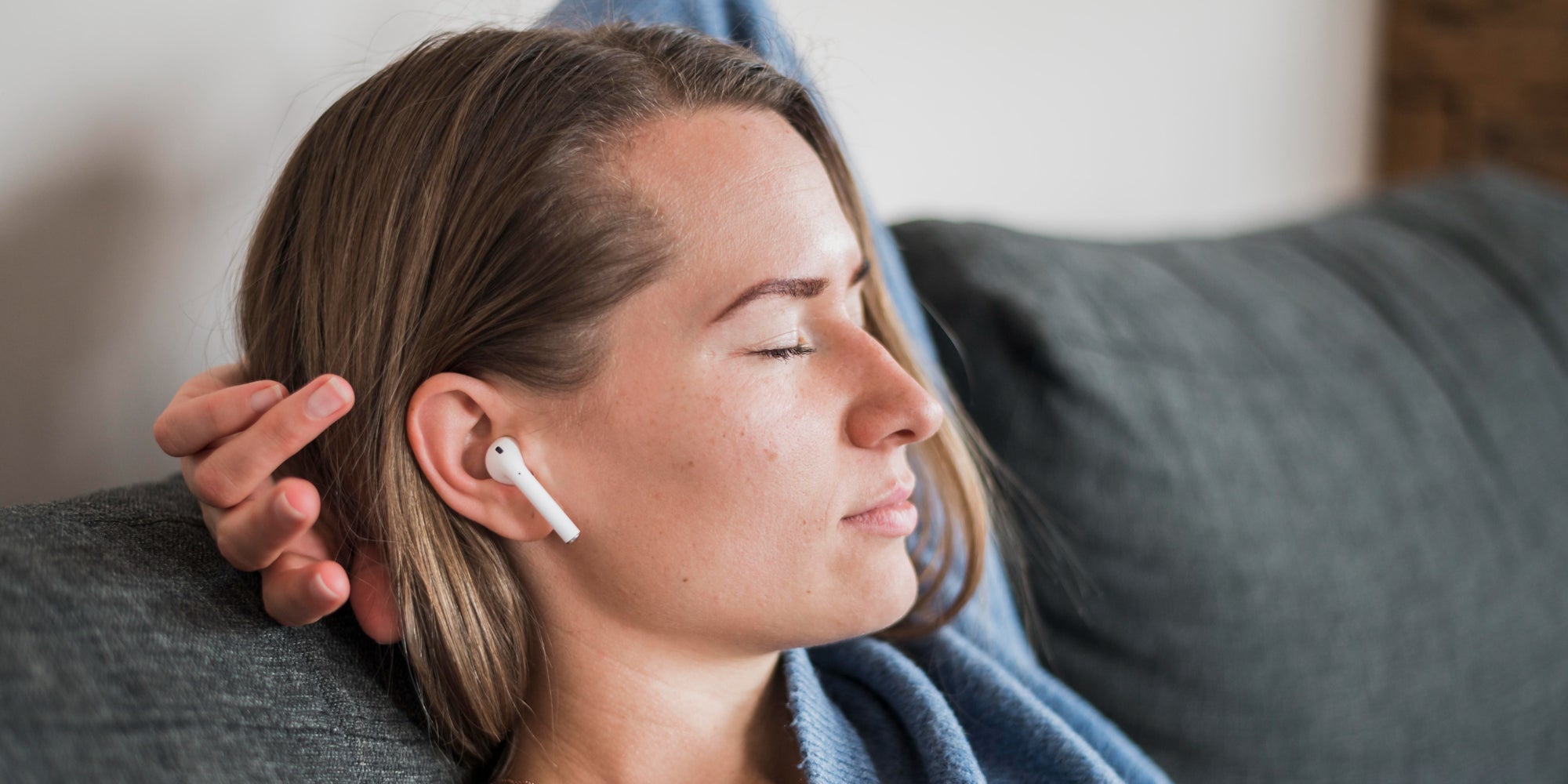 Est-ce dangereux de dormir avec ses écouteurs ?