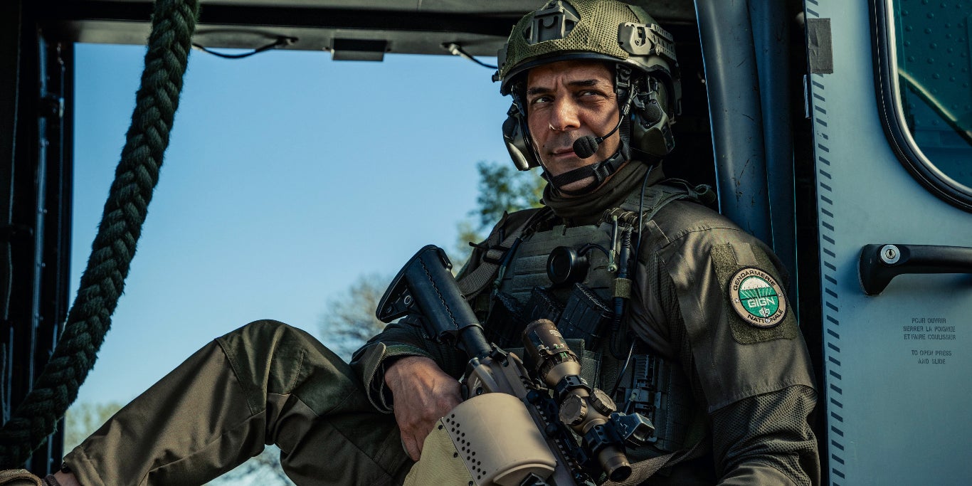 Tomer Sisley dans la série "GIGN".

