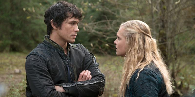 Bellamy et Clarke dans The 100, d'abord ennemis, puis amis, et plus si affinités ?