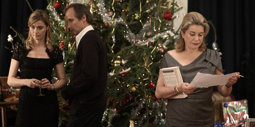 Elisabeth (Anne Consigny), Claude Dedalus (Hyppolyte Girardot) et Junon (Catherine Deneuve), le soir de Noël dans "Un conte de Noël".