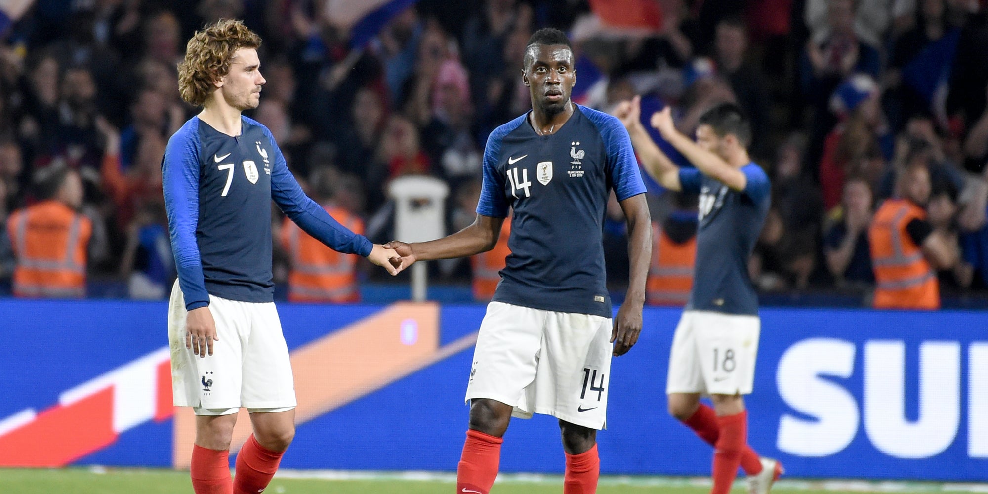 Blaise Matuidi (à droite) et Antoine Griezmann lors de la rencontre entre la France et la Bolivie à Nantes, le 2 juin 2019