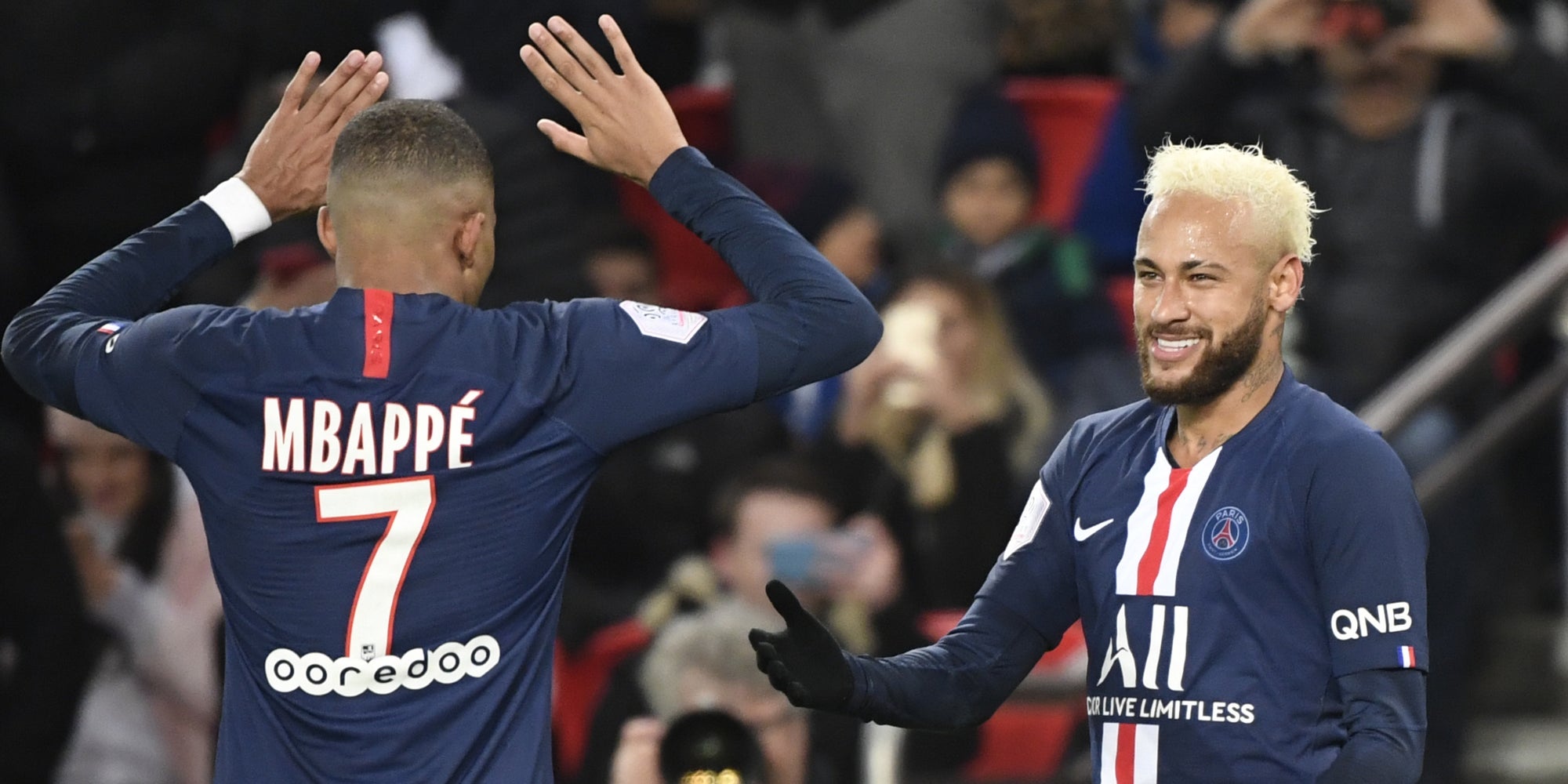 Kylian Mbappé et Neymar célèbrent un but lors du match de Ligue 1 PSG - AS Monaco, au Parc des Princes à Paris, le 12 janvier 2020.