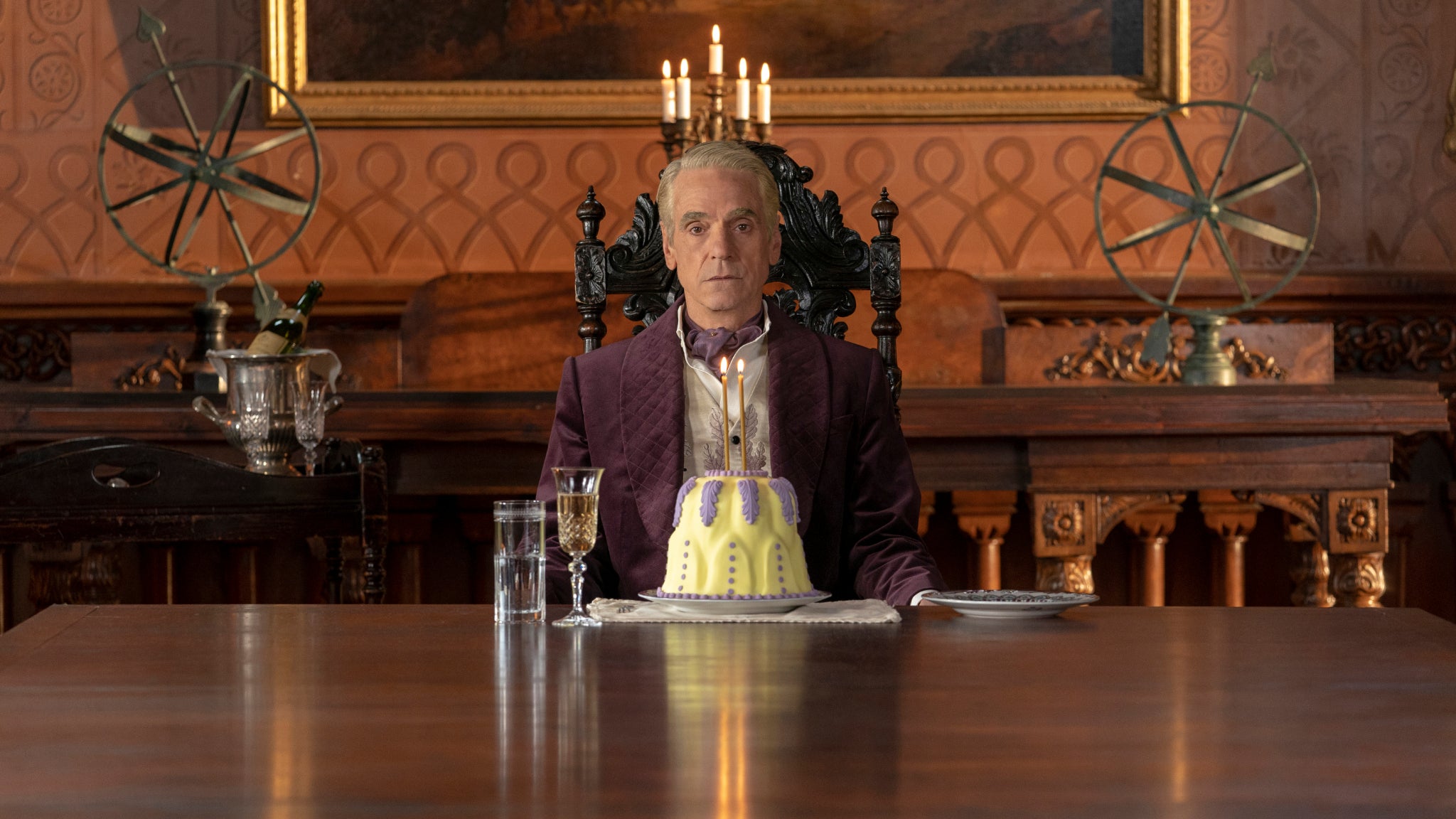 Ozymandias incarné par Jeremy Irons dans la série Watchmen.