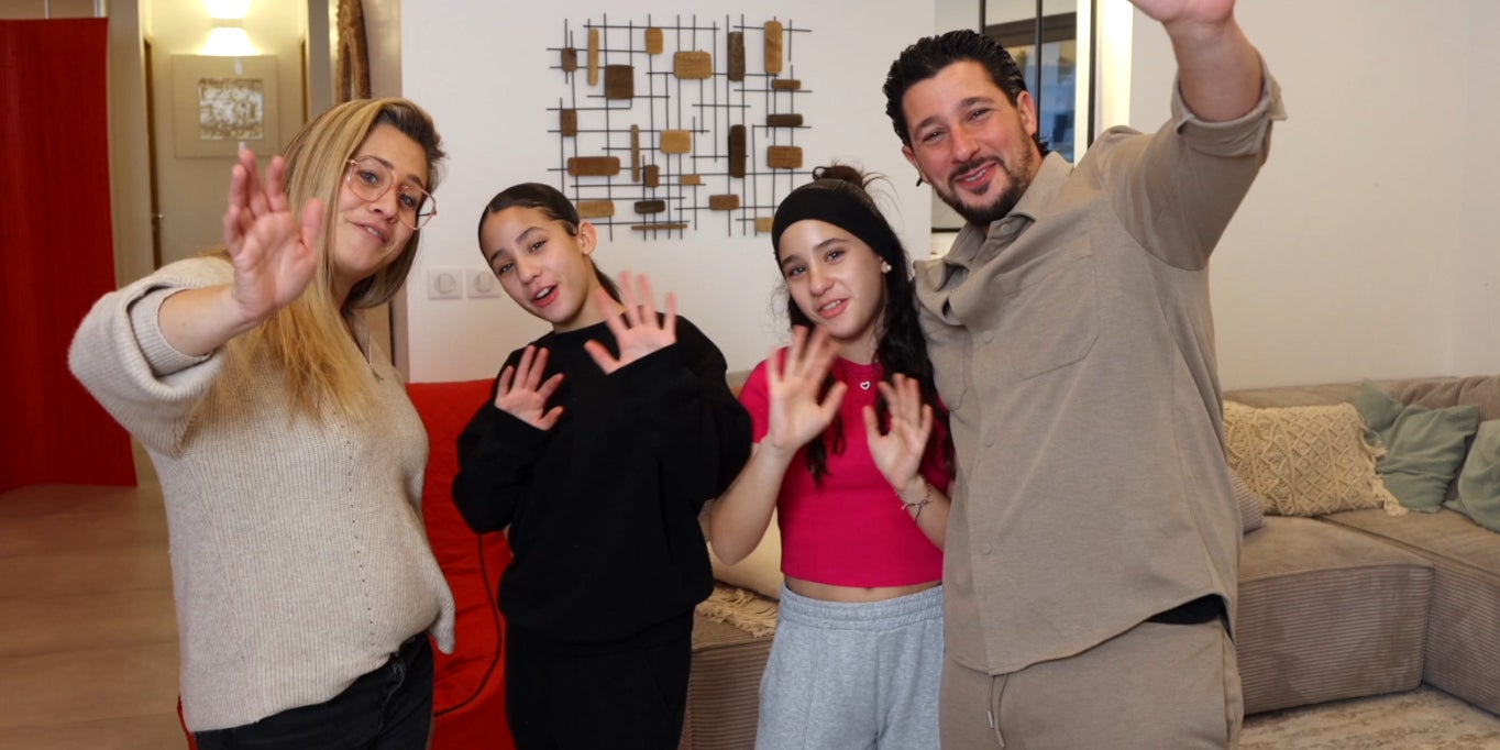 Emilie et Franck Fanich révélés lors de l'émission Familles Nombreuses, ont testé avec deux de leurs filles Niya et Maïly le pack maison sécurisée de SFR. 