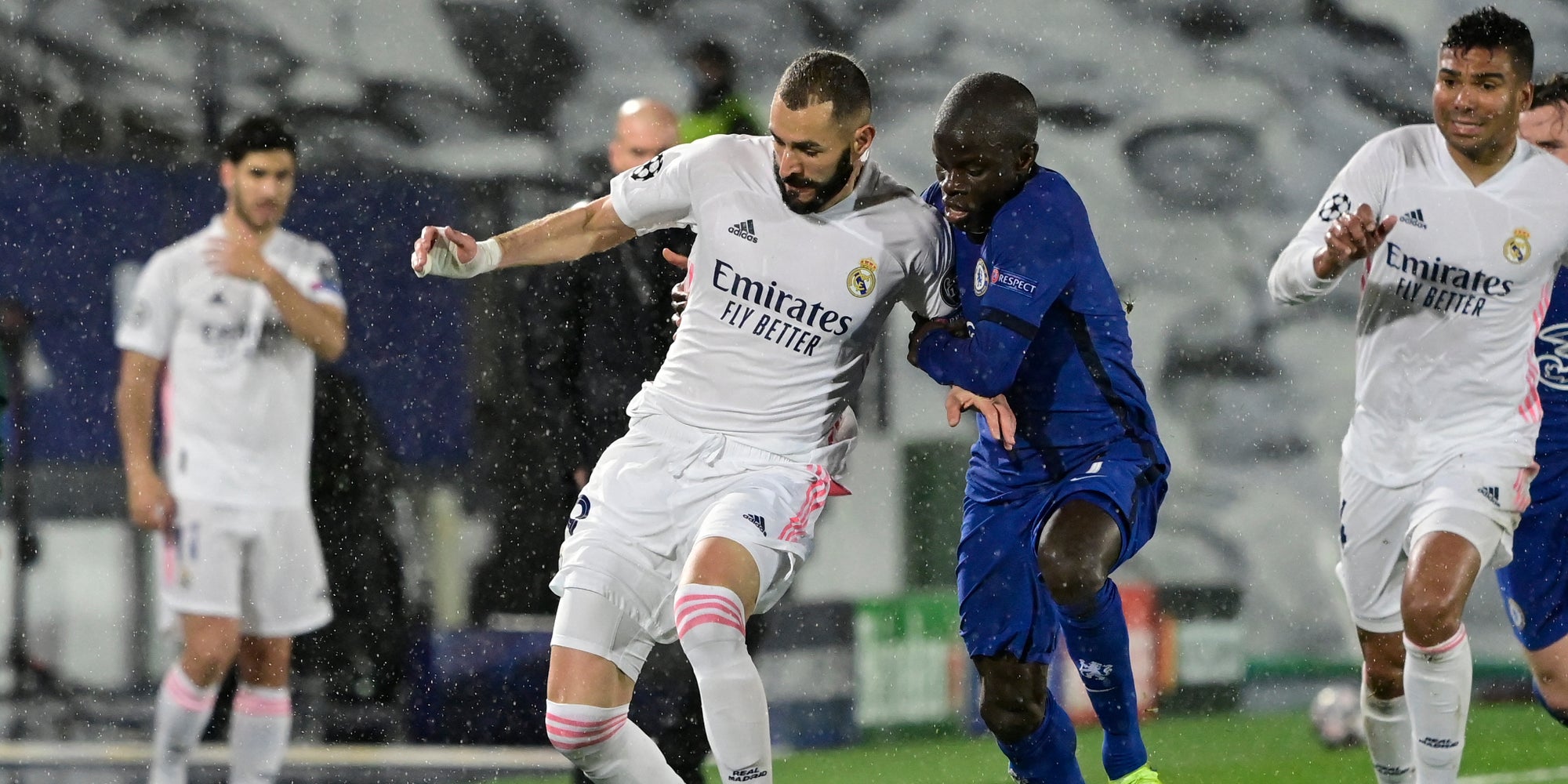 Benzema et Kanté à la lutte lors de Real Madrid-Chelsea, en demi-finale aller de la Ligue des Champions, le 27 avril 2021 au stade Alfredo di Stefano, Valdebebas,