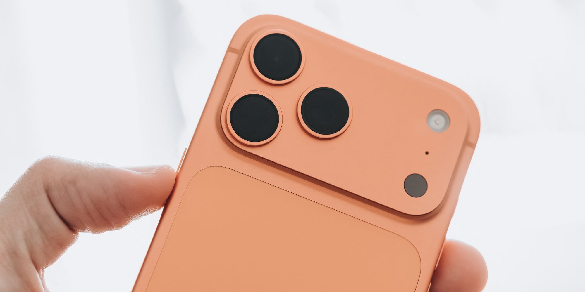 L'iPhone 17 Pro Max exposé à Athènes, en Grèce, le 14 février 2026. 