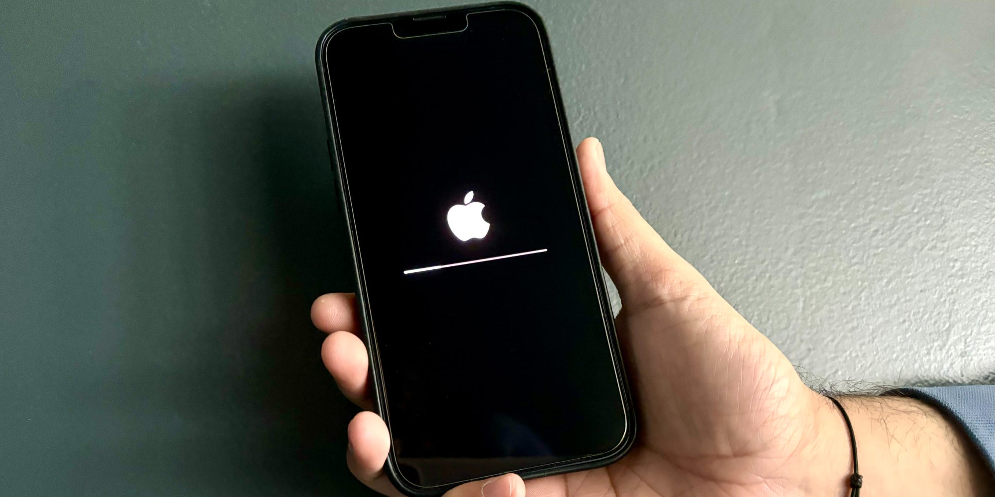 Les nouveaux acquéreurs d'iPhone pourraient bientôt dire adieu aux mises à jour obligatoires lors du premier démarrage.