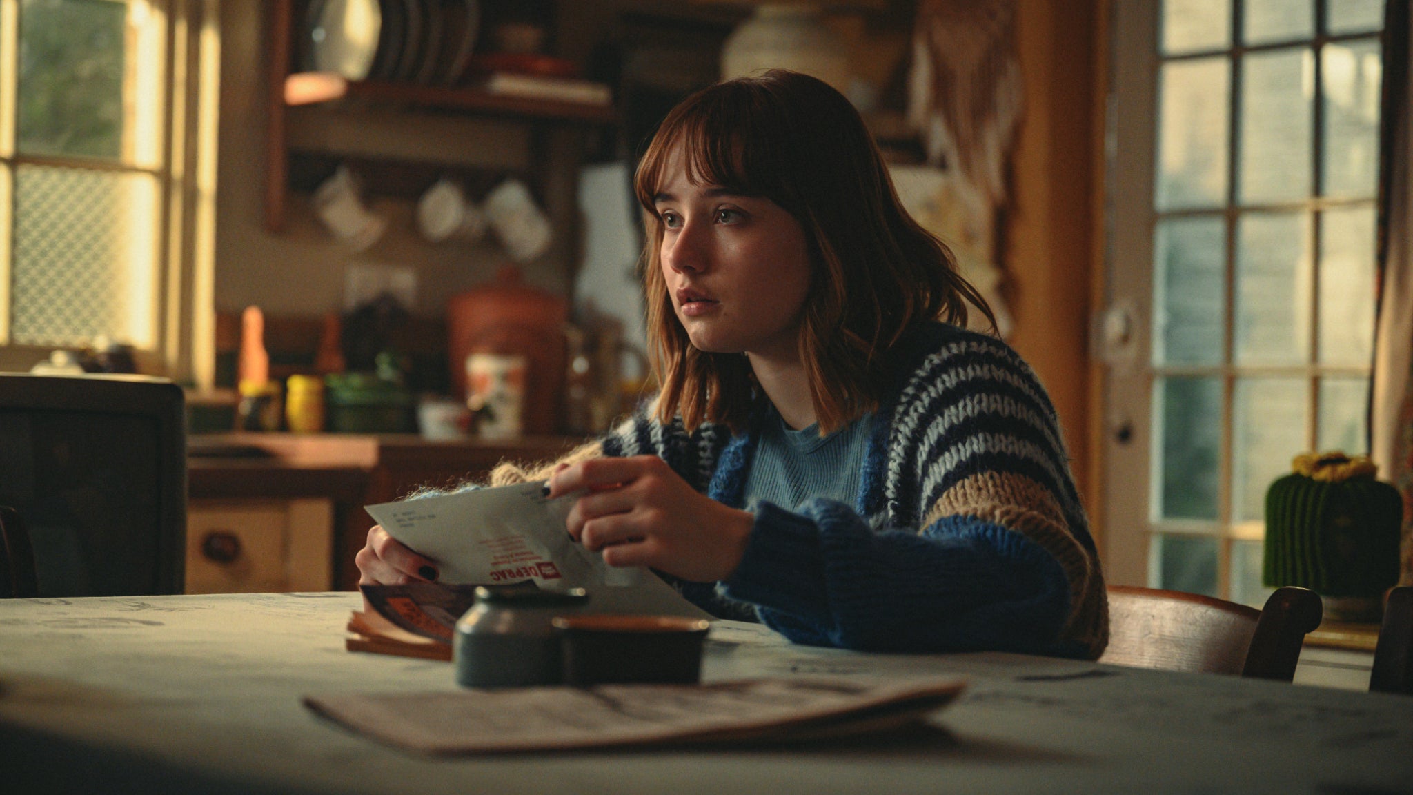 L'héroïne principale dotée de pouvoirs, Lucy Carlyle. L'héroïne principale dotée de pouvoirs, Lucy Carlyle.