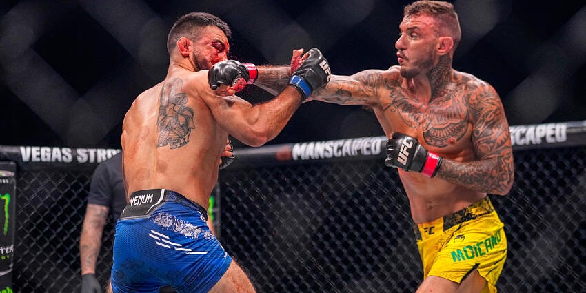 Renato Moicano contre Benoît Saint-Denis, combat dans la catégorie poids légers lors de l'UFC Fight Night à l'Accor Arena Bercy, le 28 septembre 2024 à Paris, en France.