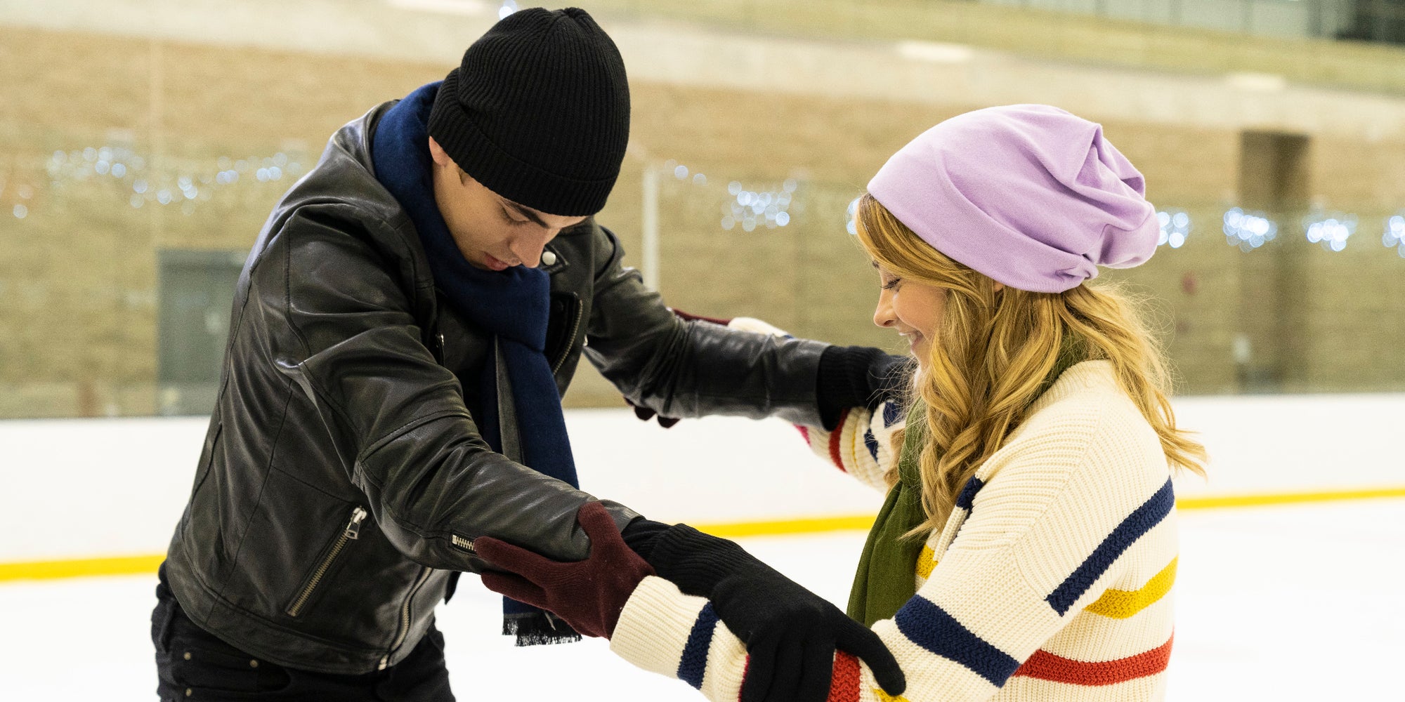 Hardin et Tessa roulent des patins dans After : chapitre 2 sur Amazon Prime Video