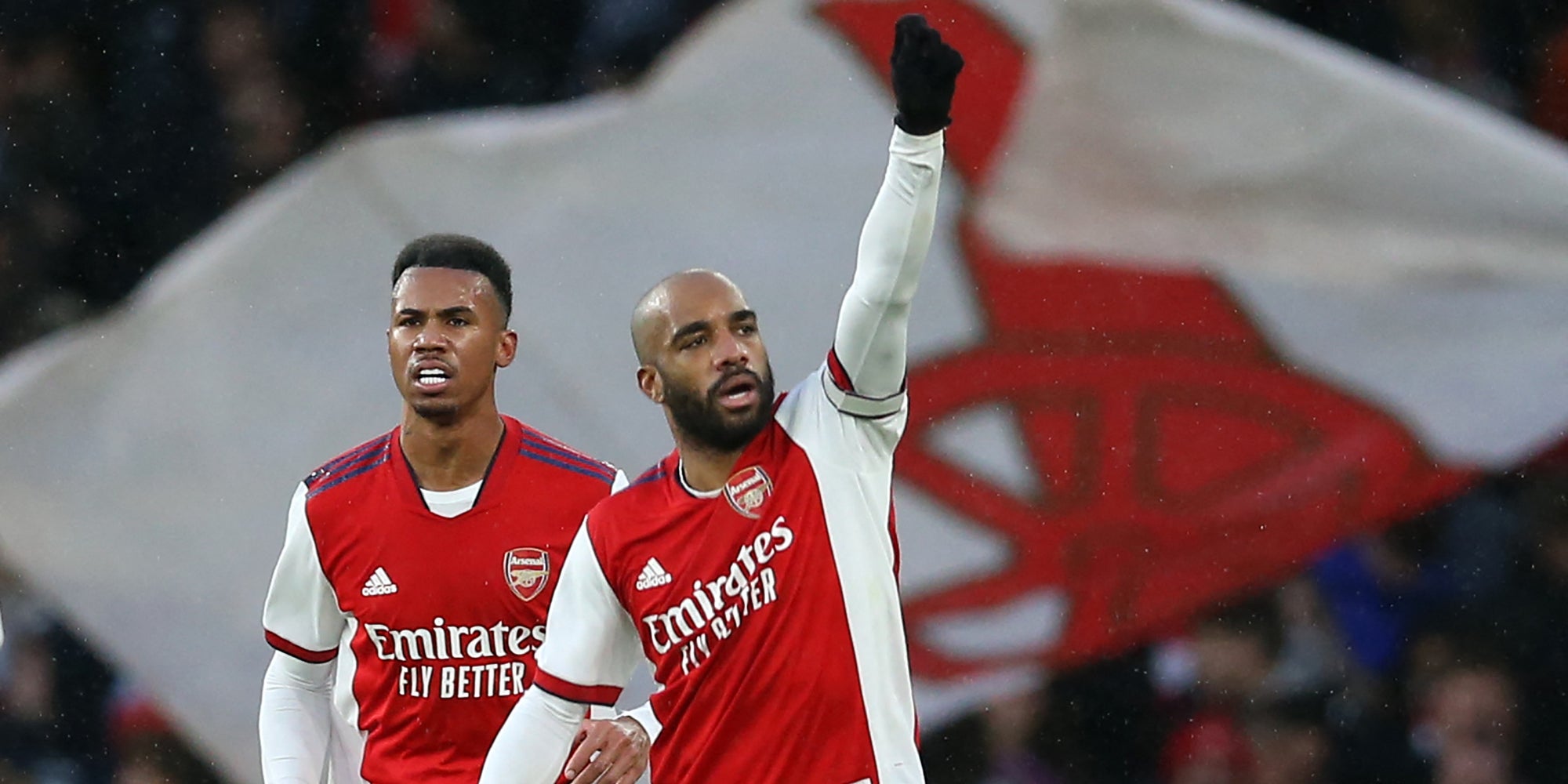 Gabriel et Lacazette lors du match de Premier League Arsenal-Southampton, le 11 décembre 2021 à l'Emirates Stadium, Londres