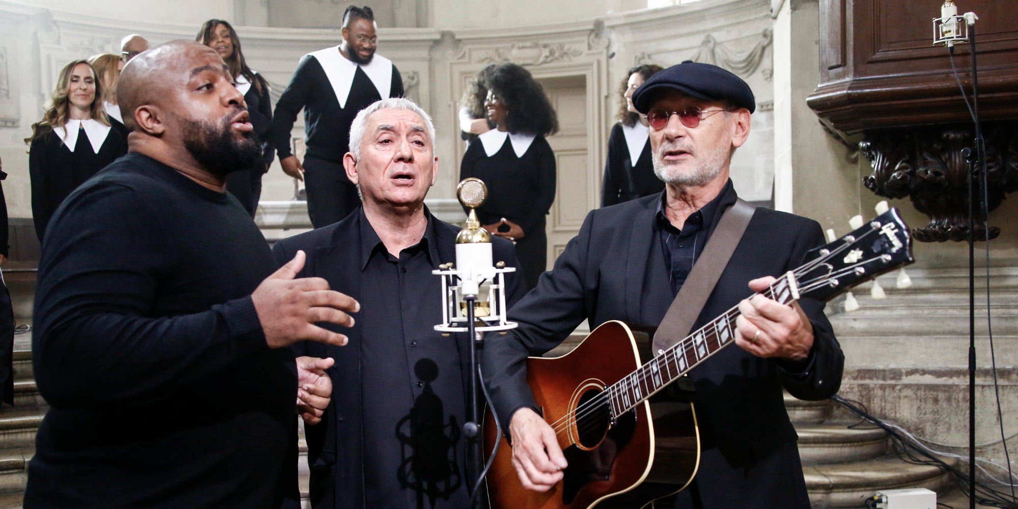 Jean-Jacques Seba, Erick Benzi et Michael Jones lors de la vidéo pour Je Te Donne avec le Chœur Gospel de Paris)