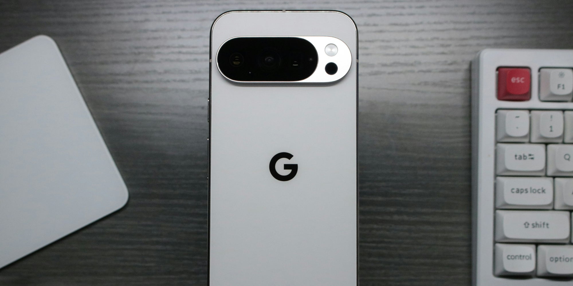 Craquez pour le nouveau Google Pixel 10, accompagné du bracelet connecté Fitbit Charge 6 en prime chez SFR !