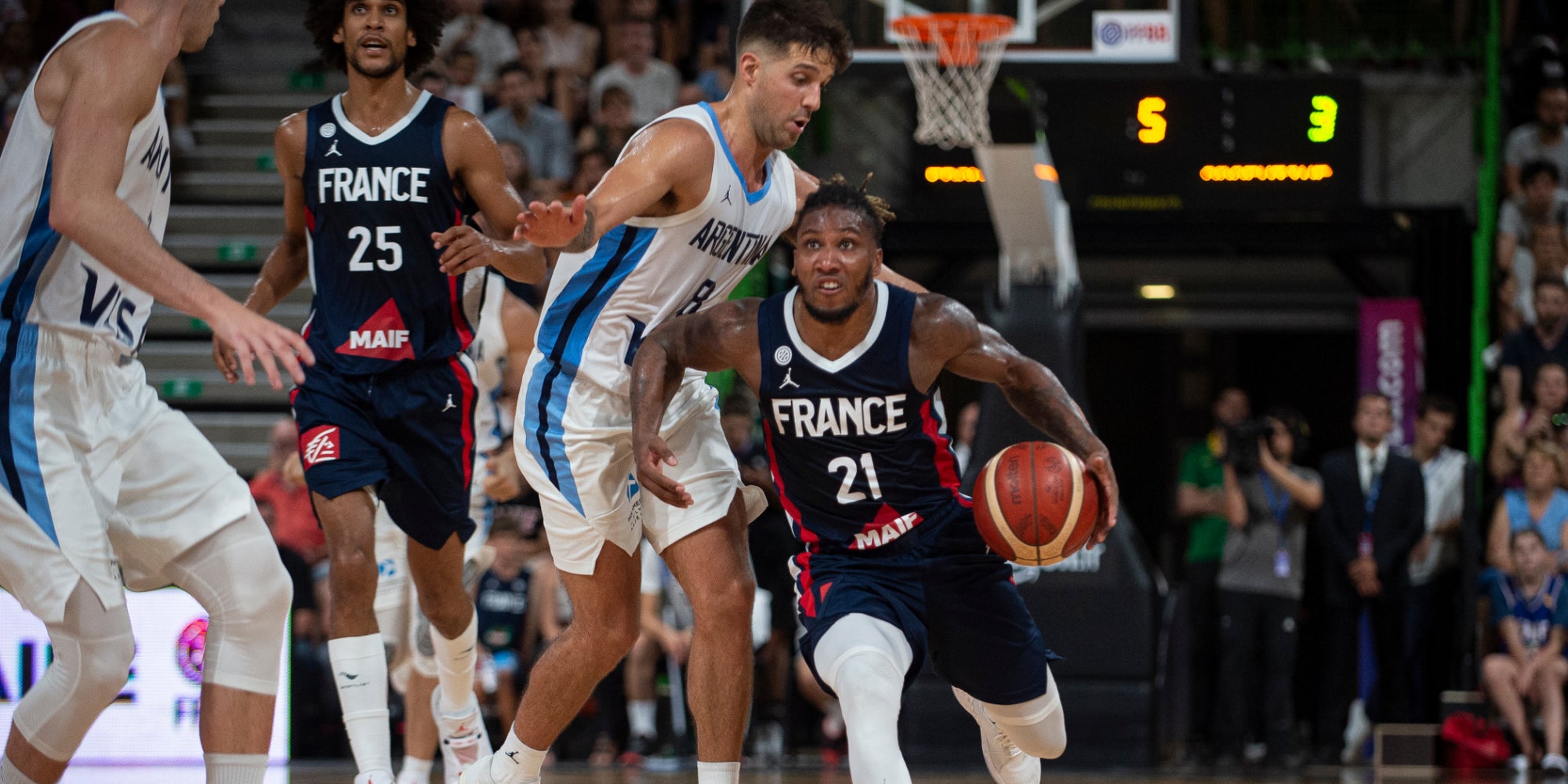 Andrew Albicy pendant le match de préparation de l'Équipe de France face à l'Argentine, à Villeurbanne, le 17 août 2019.