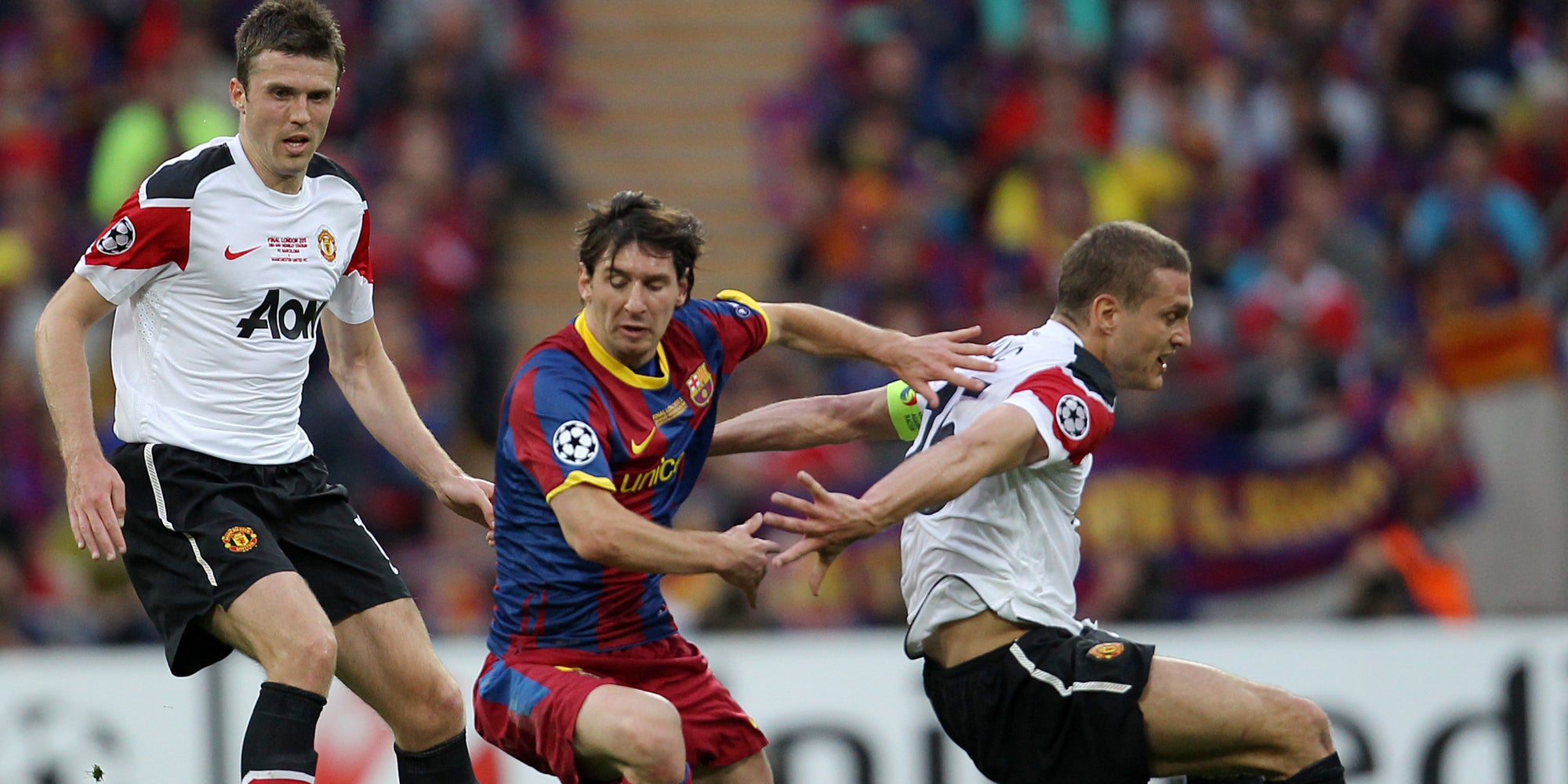 Messi renverse Vidic et Carrick lors de la finale de Ligue des Champions Barcelone - Manchester United, le 28 mai 2011 à Wembley (Londres)
