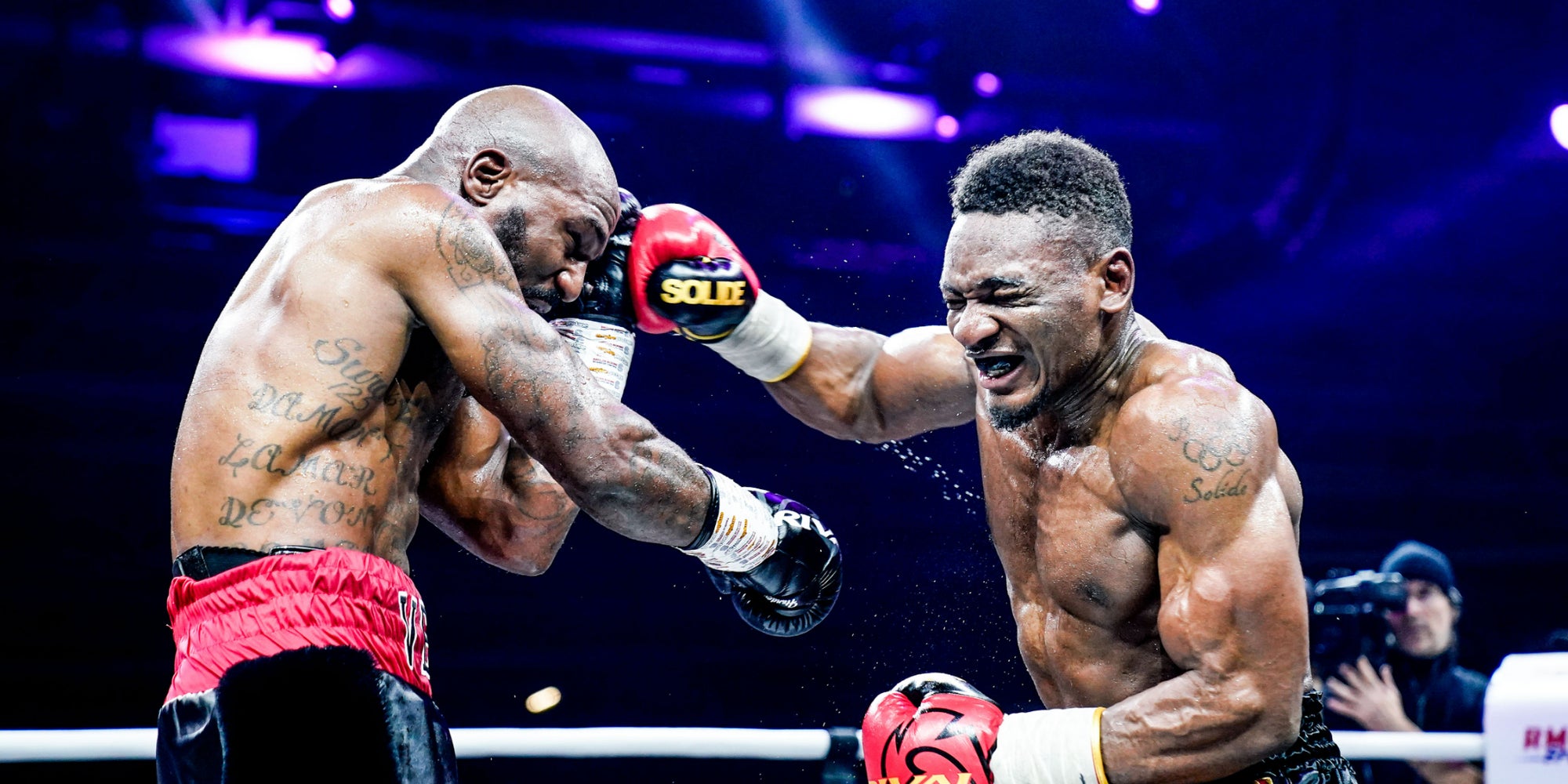 Christian Mbilli lors de son combat face à Vaughn Alexander, le 17 décembre 2022 à Nantes.