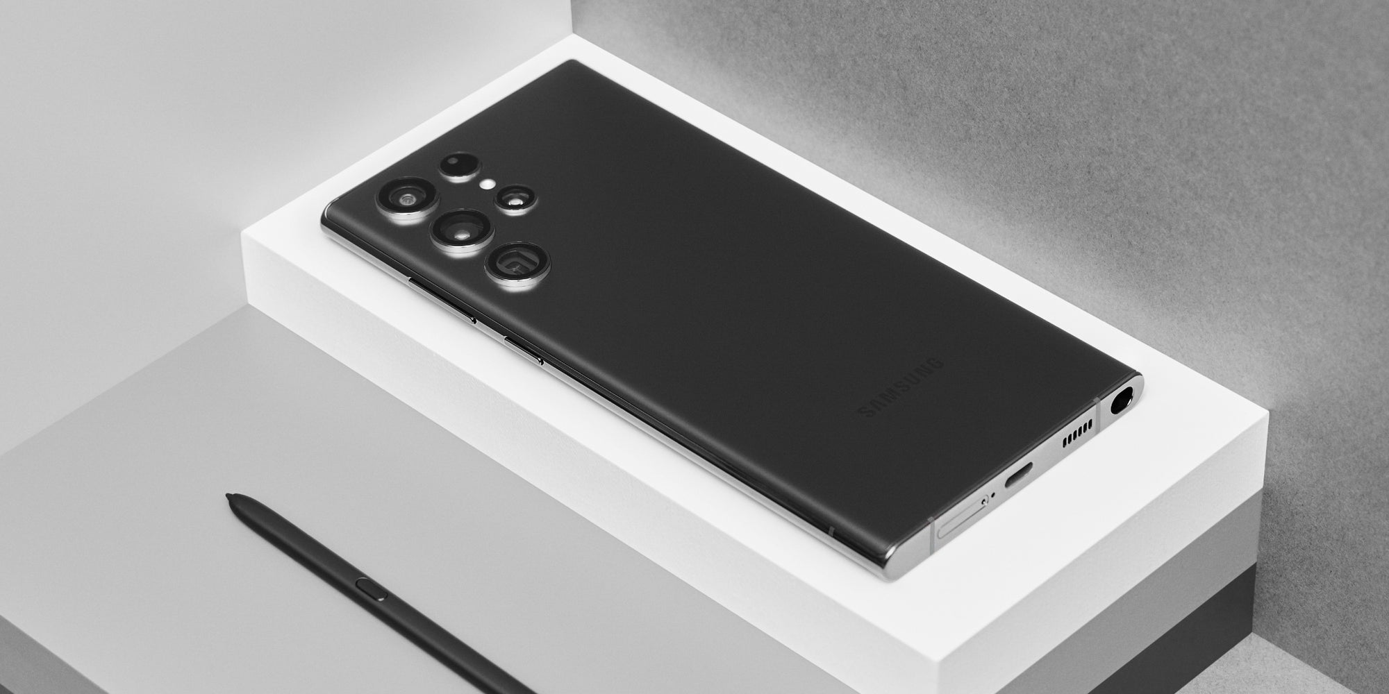 Le prochain Samsung Galaxy S23 devrait avoir droit à un atout de taille sur le marché européen par rapport à son prédécesseur, ici le Galaxy S22 Ultra...