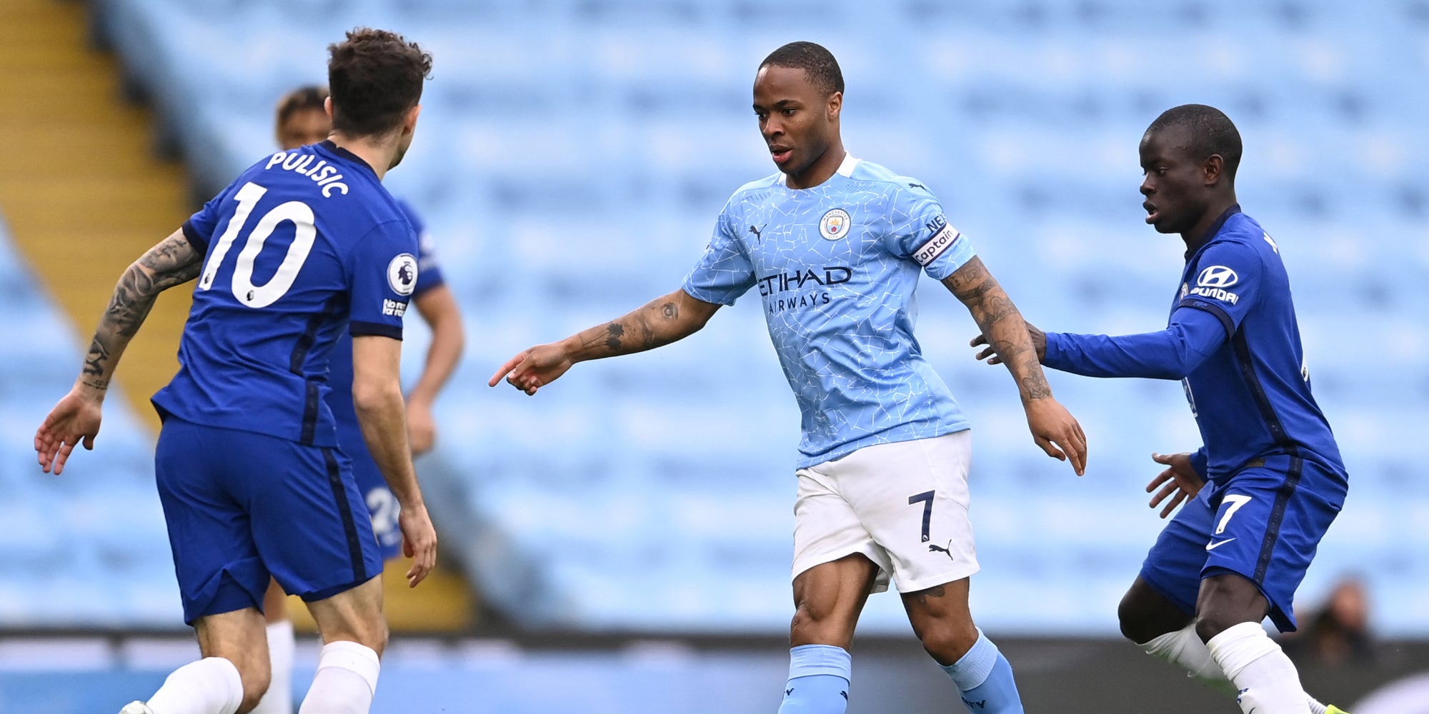 Les joueurs de Manchester City et Chelsea lors d'un match de Premier League, en avant-goût de la finale de Ligue des Champions, à Manchester, le 8 mai 2021.