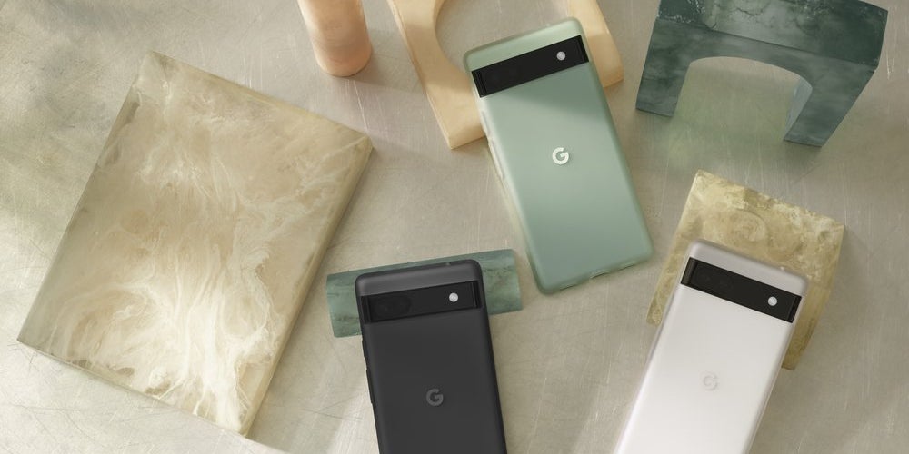 Retrouvez le nouveau Google Pixel 6a, dans ses jolis coloris noir charbon et vert sauge, sur la boutique en ligne SFR.
