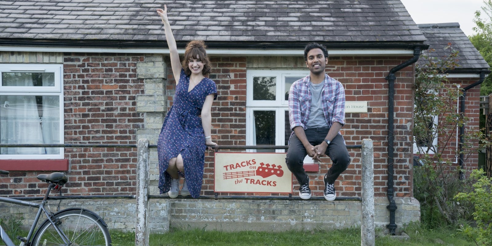 Lily James et Himesh Patel, les deux stars de la comédie romantique "Yesterday".