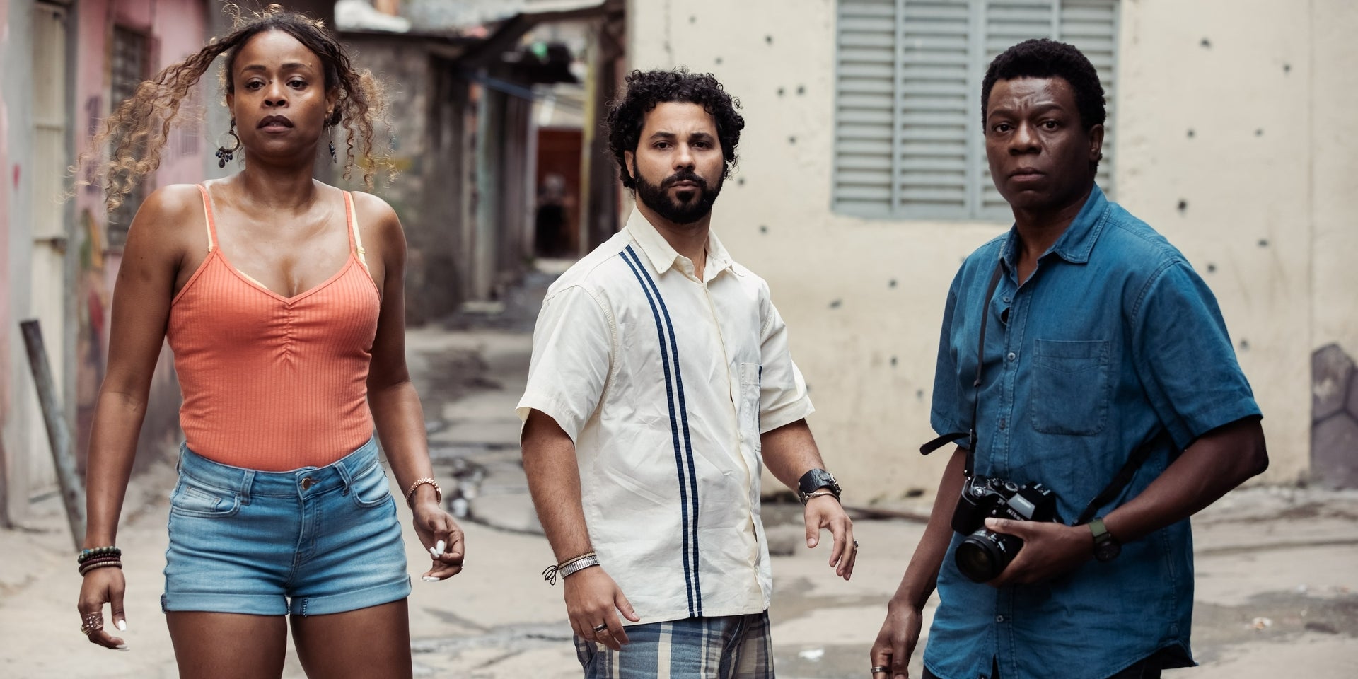 Roberta Rodrigues, Edson Oliveira et Alexandre Rodrigues dans la série ''La Cité de Dieu : La lutte continue'', à voir sur Max.