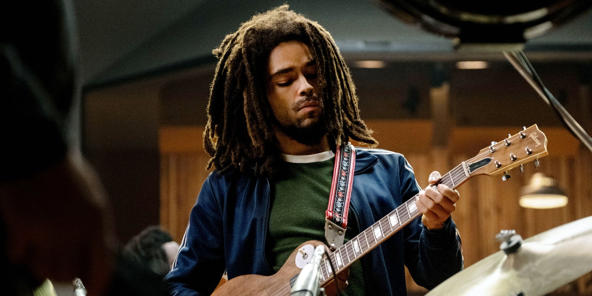 Kingsley Ben-Adir incarnant Bob Marley dans le biopic ''Bob Marley : One Love'', à voir sur myCANAL.