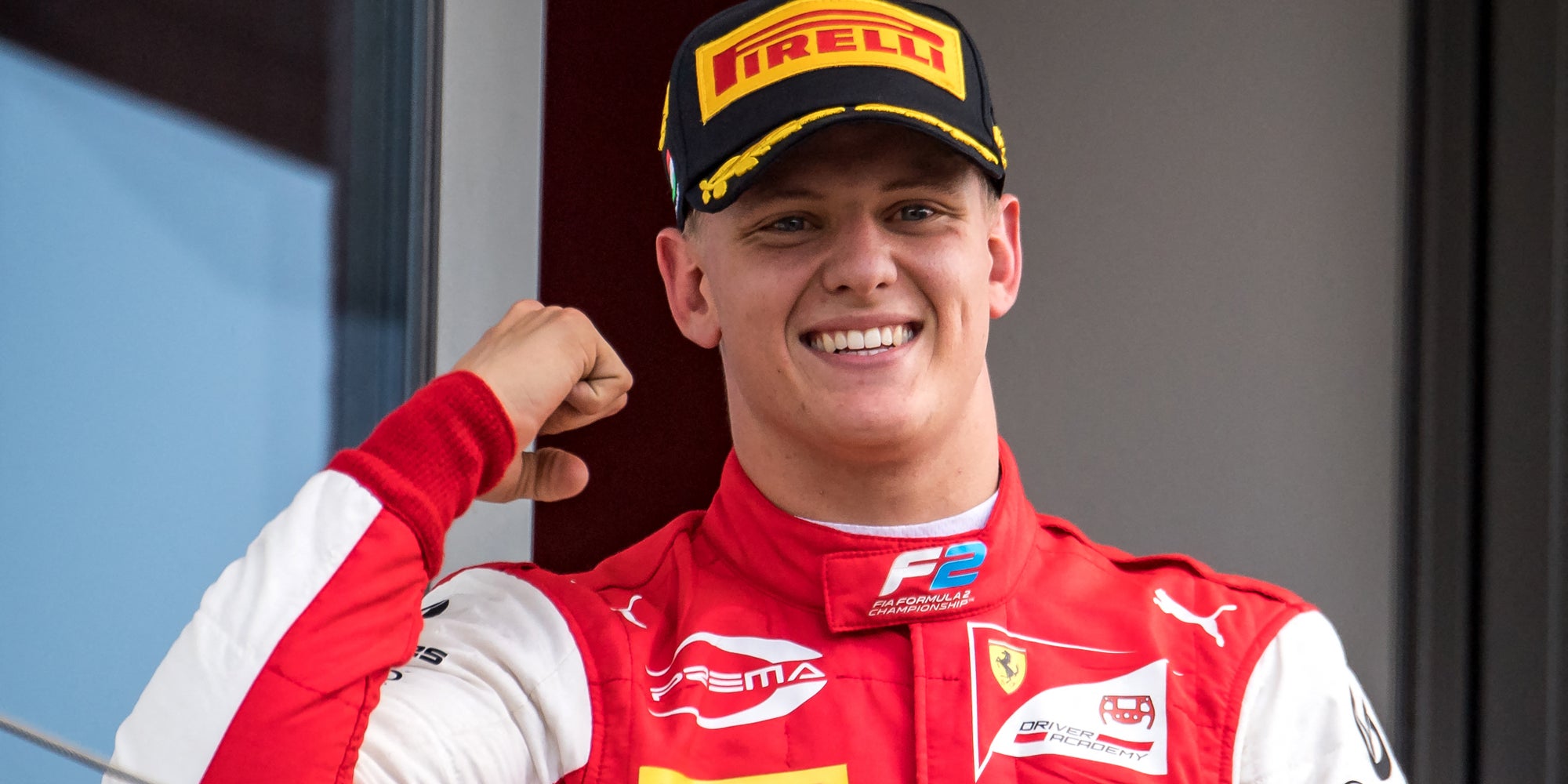 Mick Schumacher célèbre sa première victoire en F2 au Grand Prix de Hongrie, à Mogyorod près de Budapest, le 4 août 2019. 