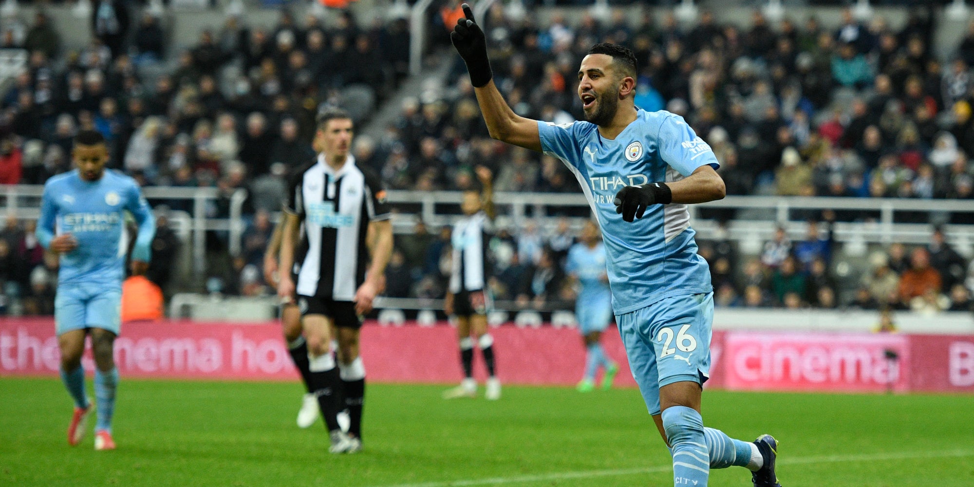 Le joueur des Citizens Riyad Mahrez, lors d'un match de Premier League Newcastle United - Manchester City, à St James' Park, Newcastle-upon-Tyne, le 19 décembre 2021.