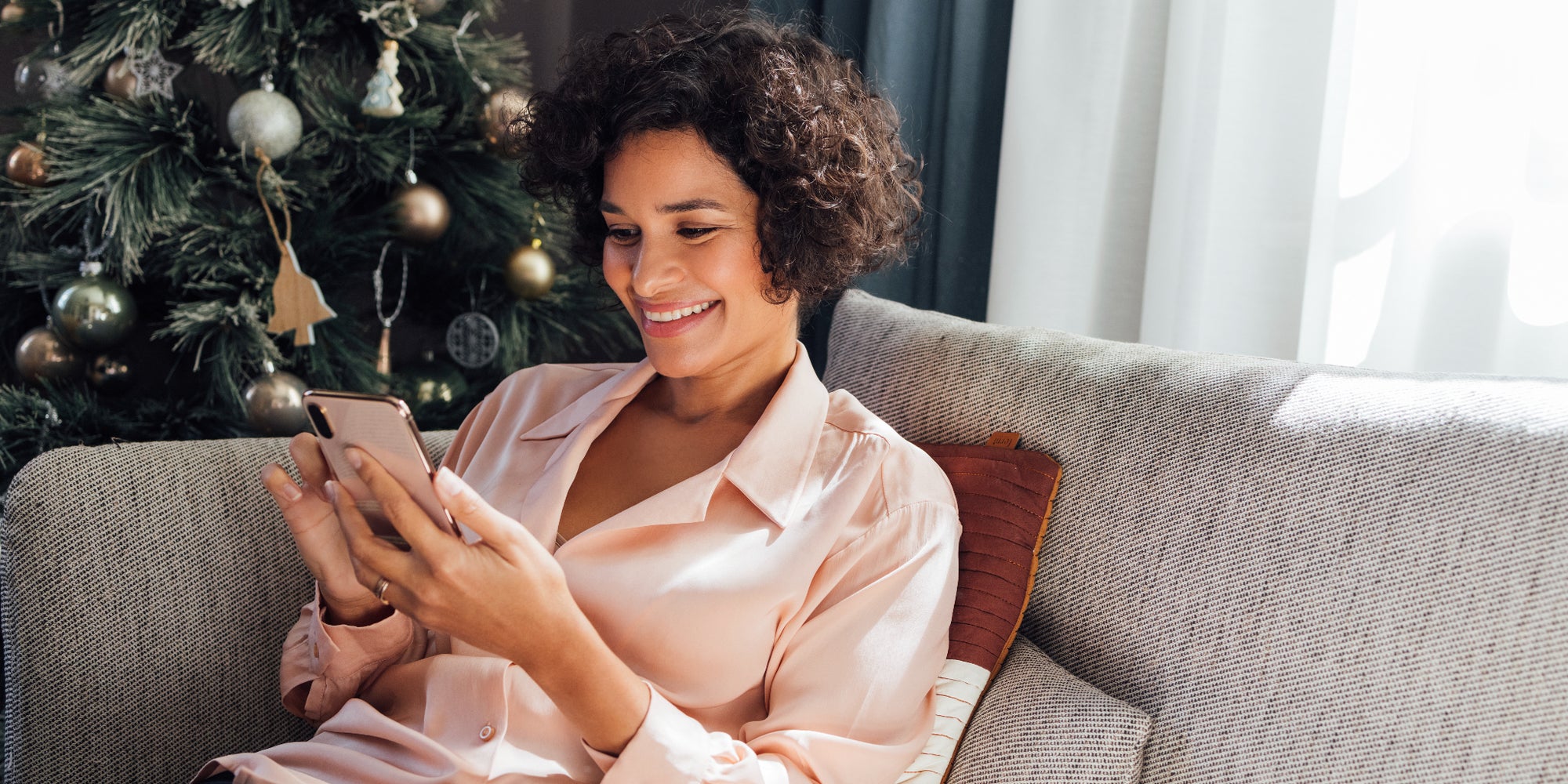 Découvrez le nouveau forfait 50 Go 5G de SFR, proposé en série limitée pour les fêtes de fin d'année.