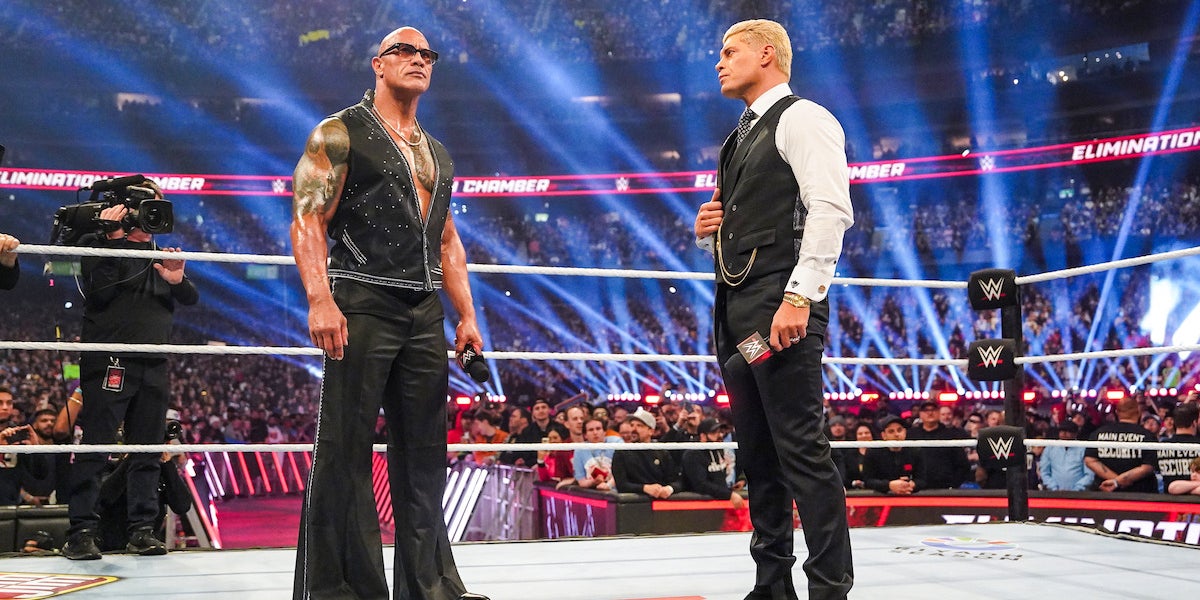 The Rock et Cody Rhodes lors de l’édition 2025 d'Elimination Chamber, le 1er mars dernier au Rogers Centre de Toronto (Canada).
