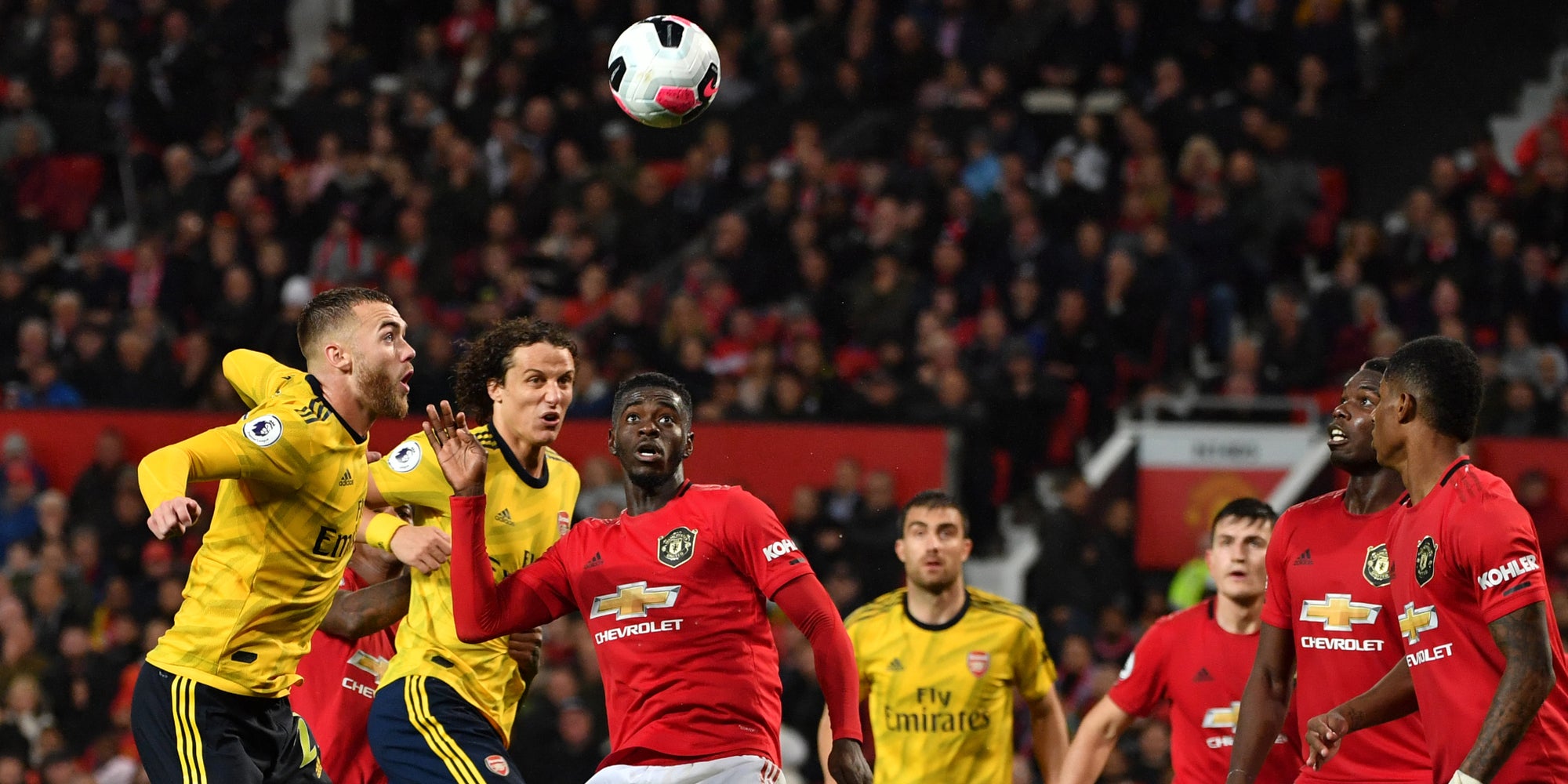 Les joueurs d 'Arsenal et Manchester United lors du match aller à Manchester le 30 septembre 2019.